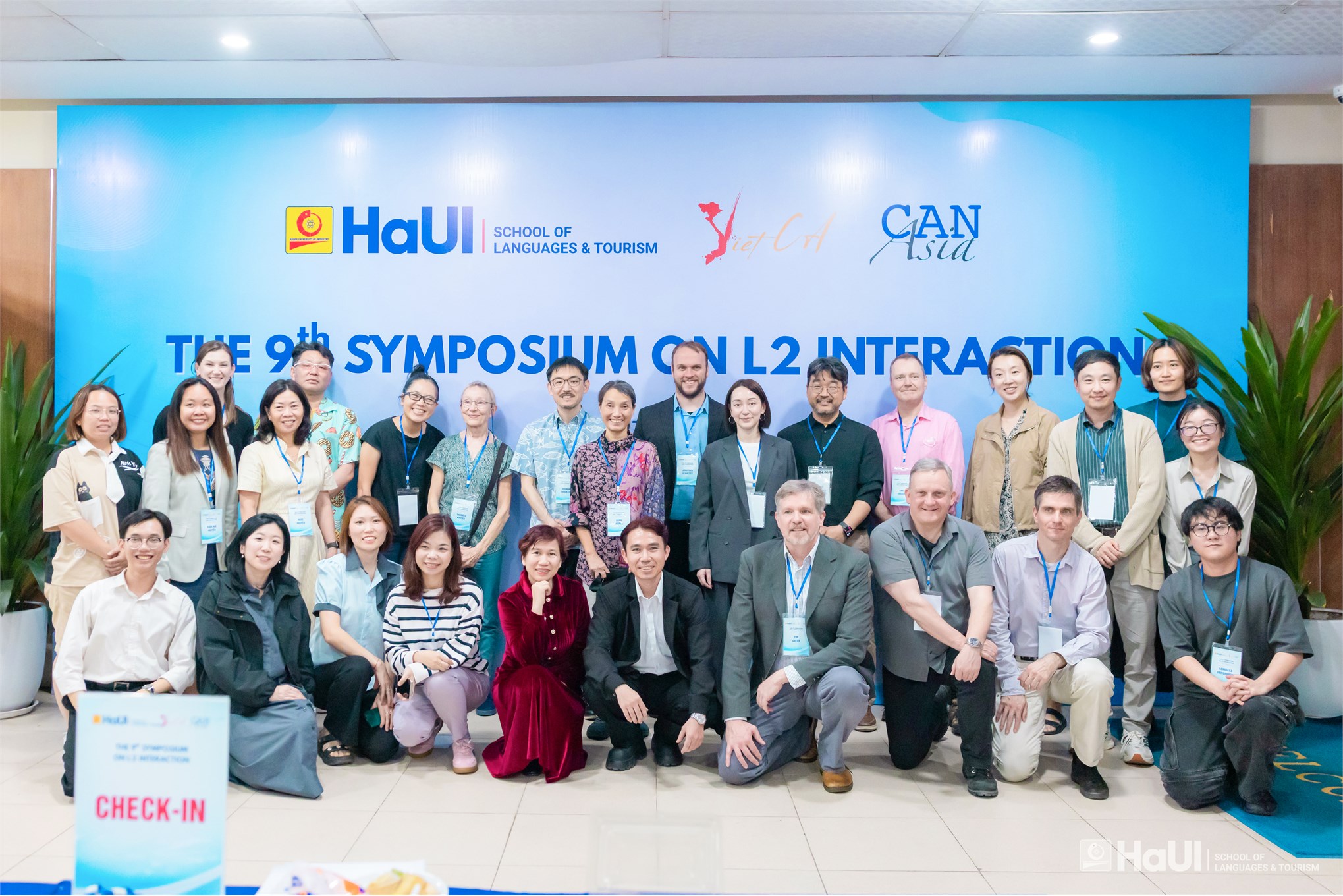 Học giả quốc tế chia sẻ nghiên cứu về Phân tích diễn ngôn trong tương tác ngôn ngữ