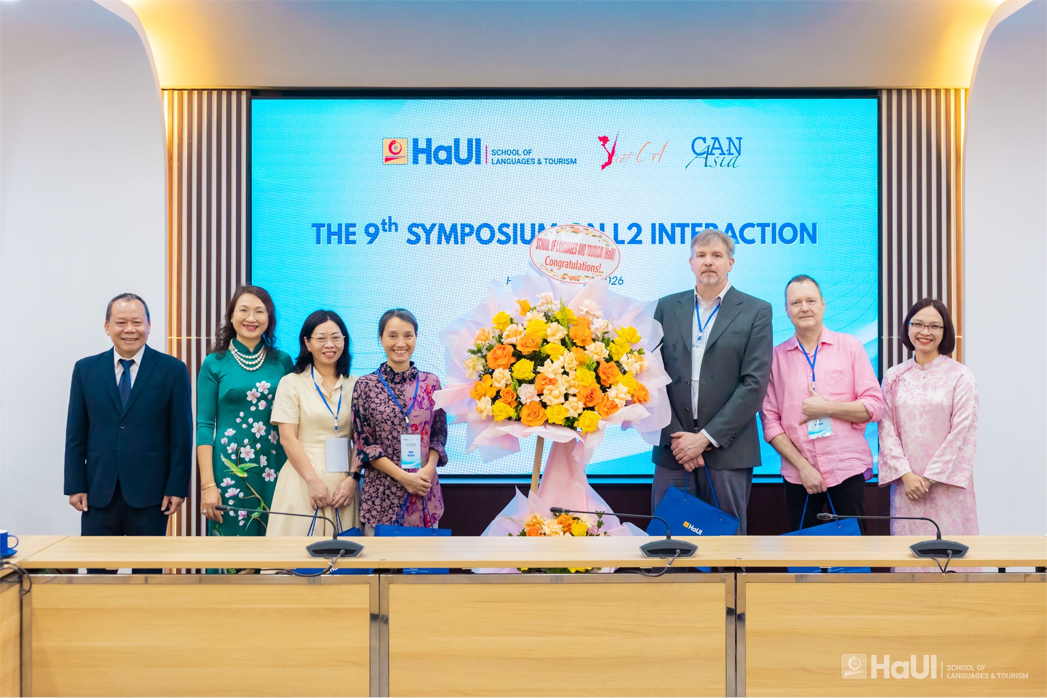 Học giả quốc tế chia sẻ nghiên cứu về Phân tích diễn ngôn trong tương tác ngôn ngữ