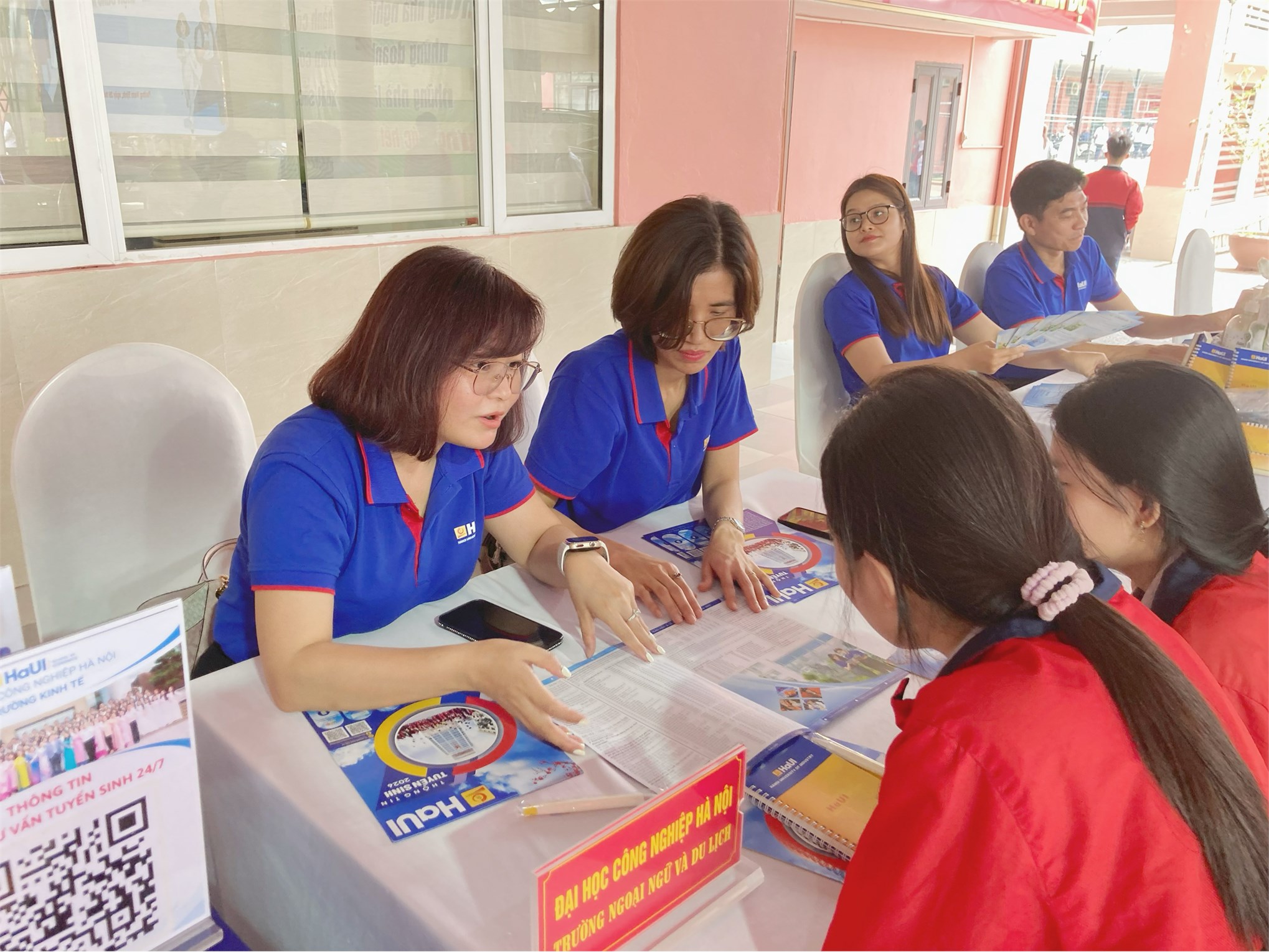 Trường Ngoại ngữ - Du lịch tham gia tư vấn hướng nghiệp tại Trường liên cấp Nguyễn Công Trứ – Ninh Bình