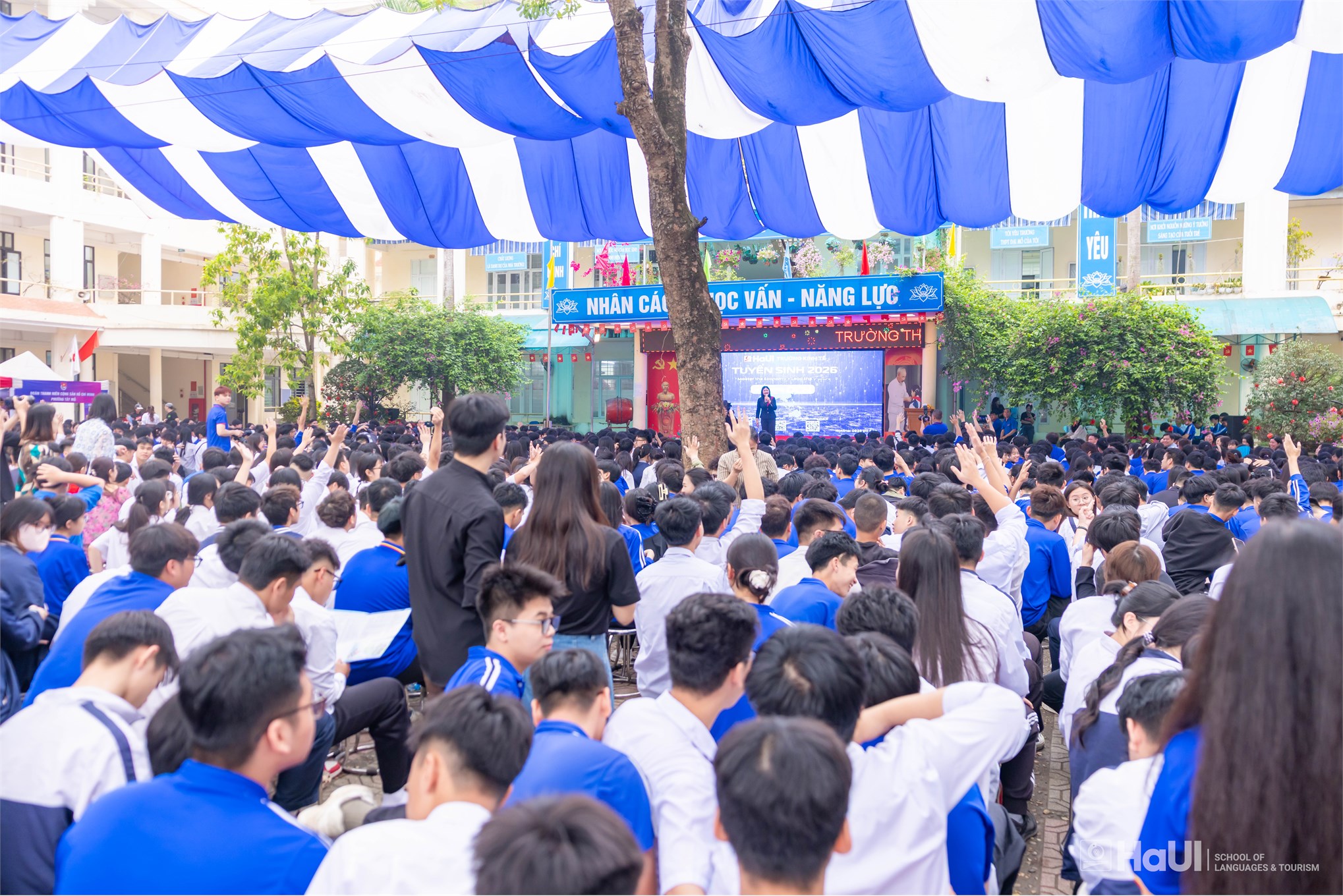 Trường Ngoại ngữ – Du lịch đồng hành cùng học sinh THPT Đại Mỗ trên hành trình định hướng tương lai