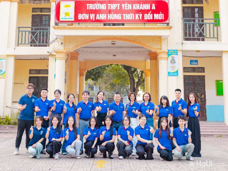 Trường Ngoại ngữ - Du lịch tư vấn tuyển sinh tại Trường THPT Yên Khánh A, tỉnh Ninh Bình