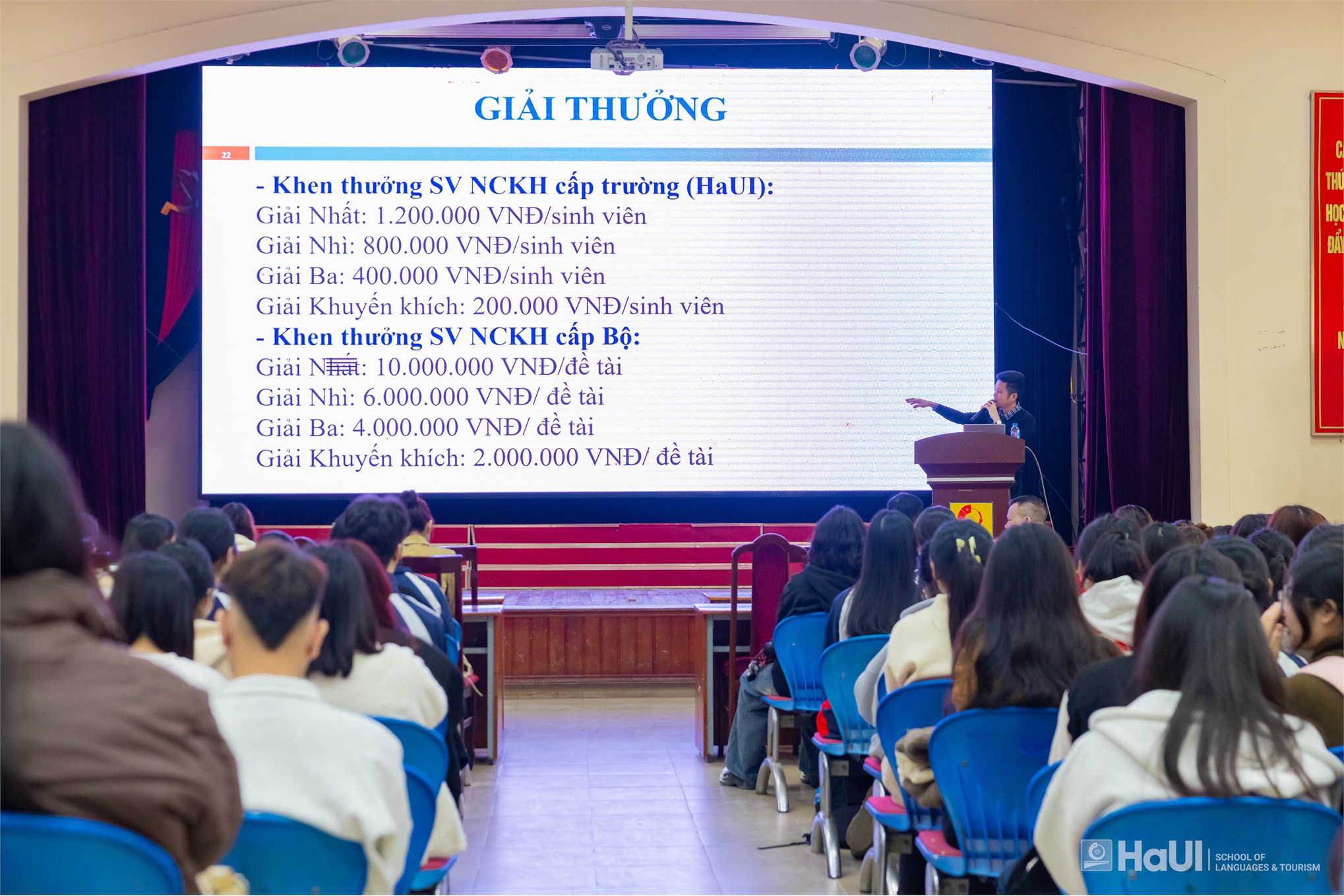 Sinh viên Trường Ngoại ngữ – Du lịch tham gia tập huấn phương pháp nghiên cứu khoa học năm học 2025 – 2026