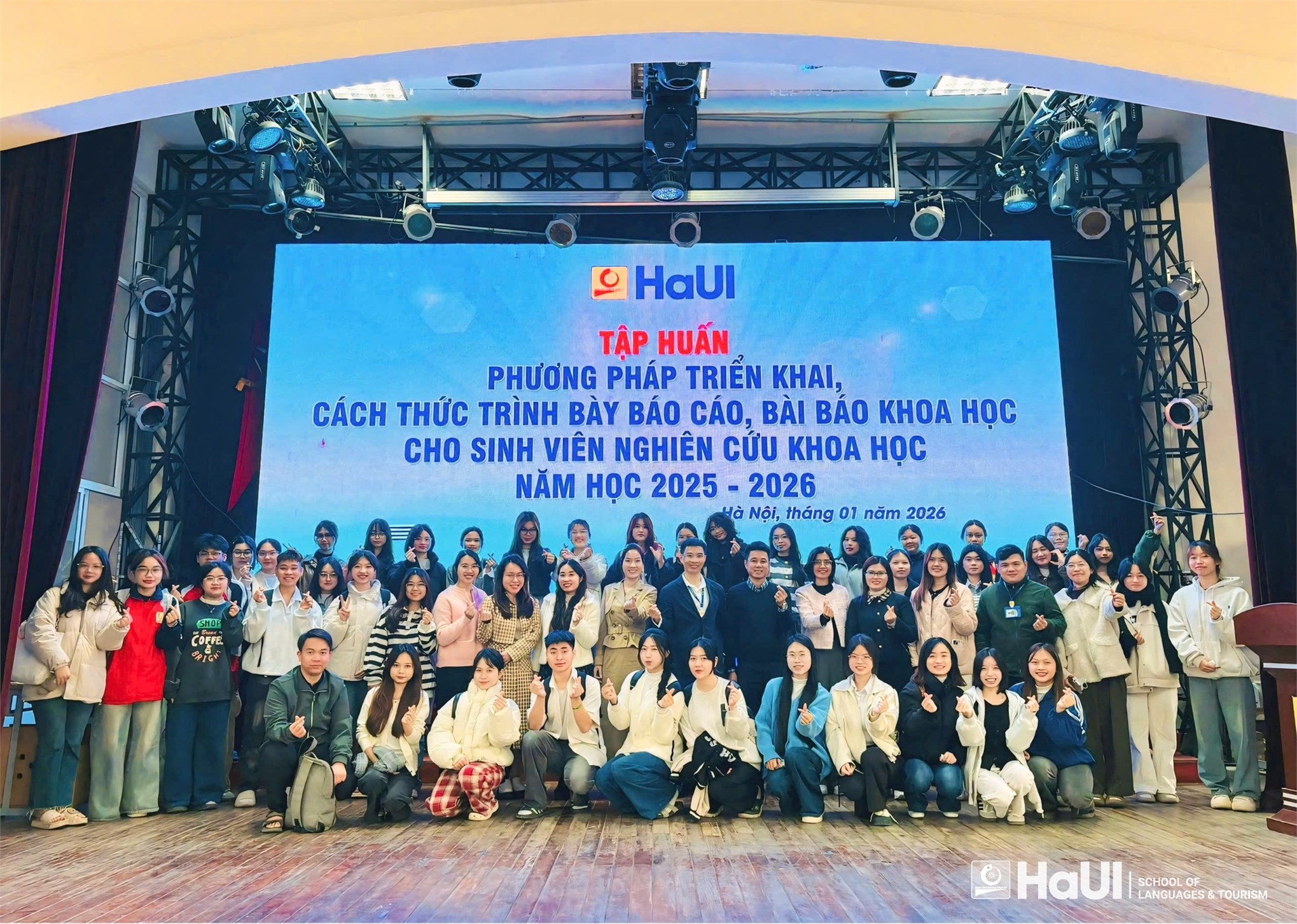 Sinh viên Trường Ngoại ngữ – Du lịch tham gia tập huấn phương pháp nghiên cứu khoa học năm học 2025 – 2026