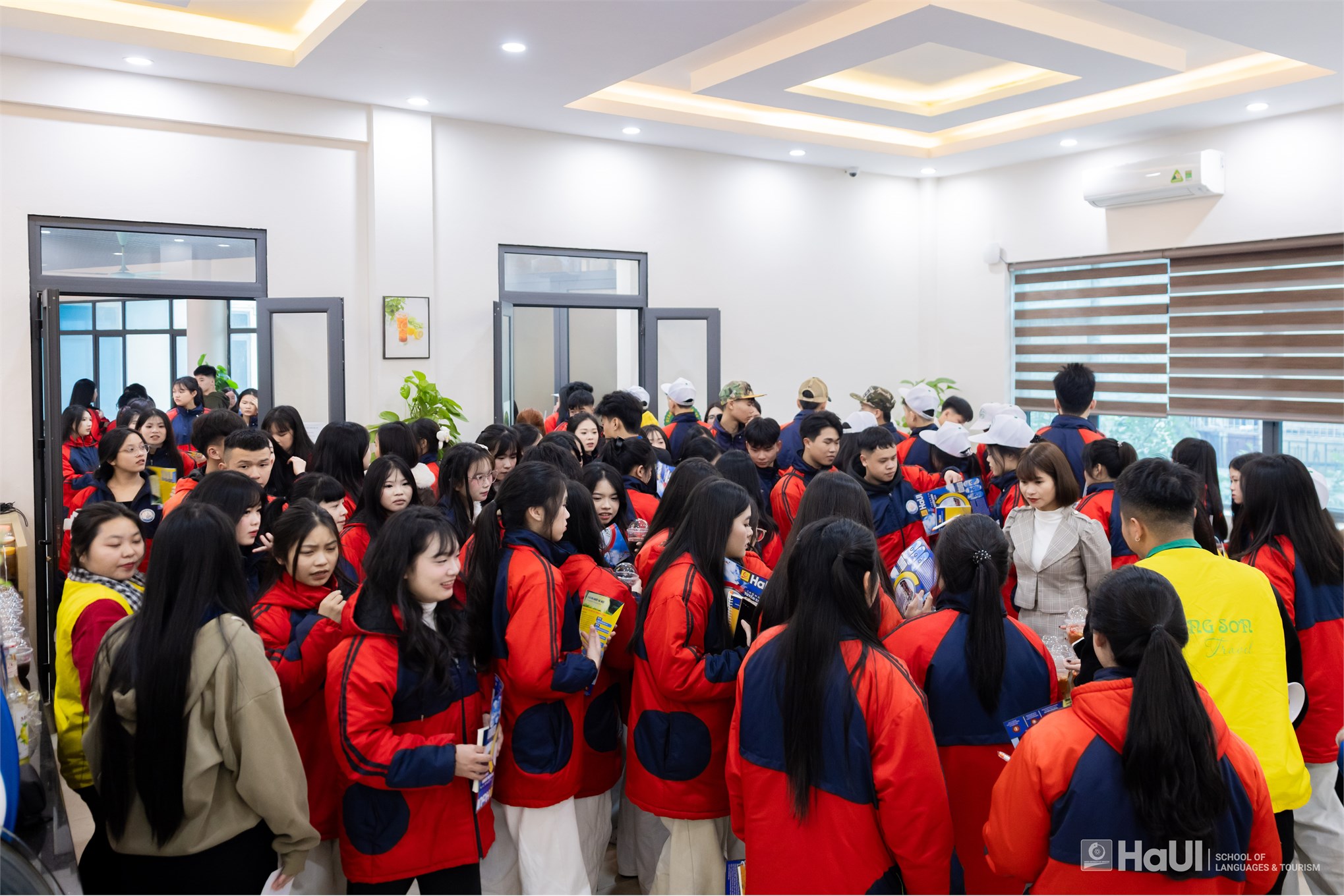 Trường Ngoại ngữ - Du lịch đón đoàn học sinh Trường THPT Đình Lập (Lạng Sơn) tham quan, trải nghiệm môi trường học tập