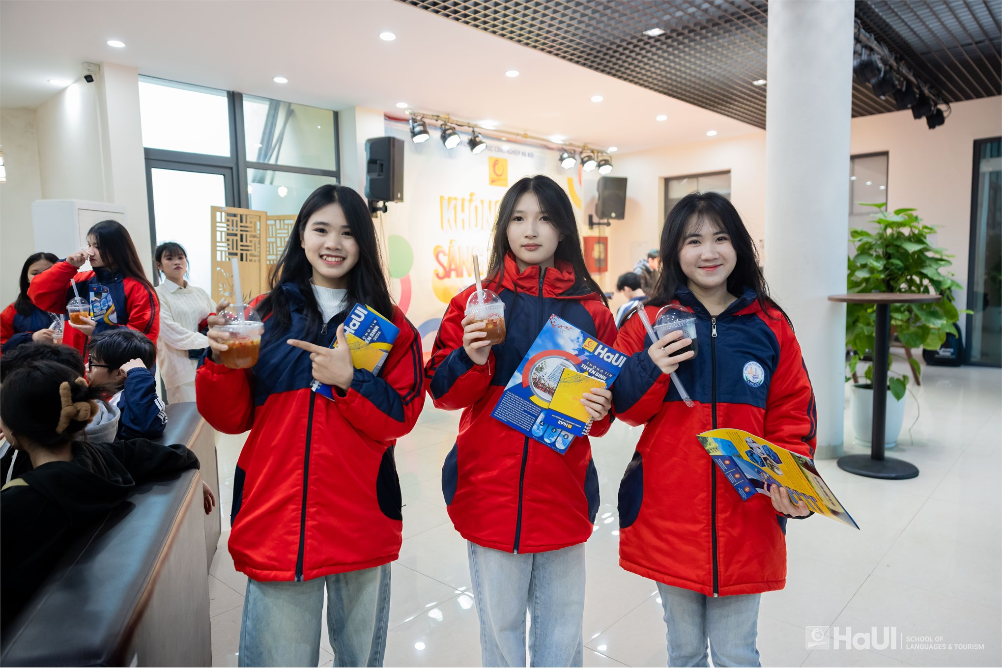 Trường Ngoại ngữ - Du lịch đón đoàn học sinh Trường THPT Đình Lập (Lạng Sơn) tham quan, trải nghiệm môi trường học tập