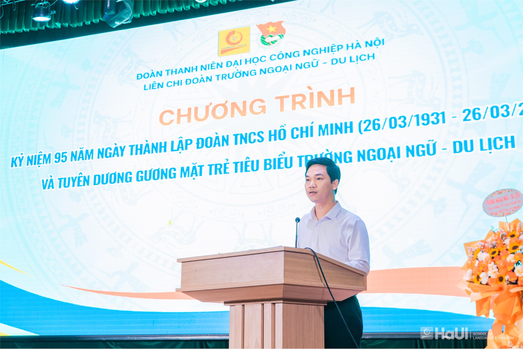 Kỷ niệm 95 năm Ngày thành lập Đoàn TNCS Hồ Chí Minh và tuyên dương gương mặt trẻ tiêu biểu Trường Ngoại ngữ - Du lịch