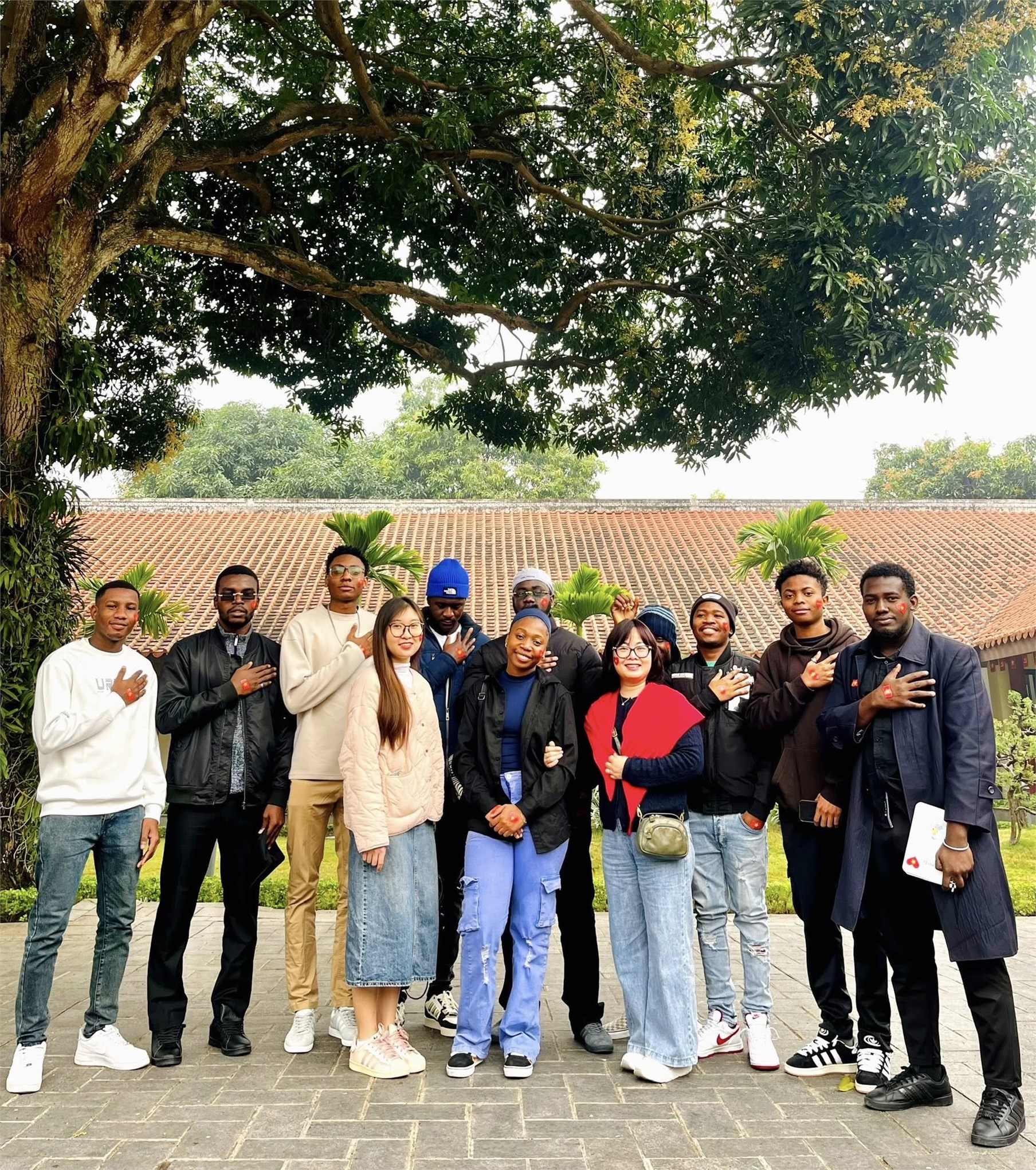 Học viên dự bị tiếng Việt học tập thực tế tại Lăng Chủ tịch Hồ Chí Minh và Bảo tàng Hồ Chí Minh