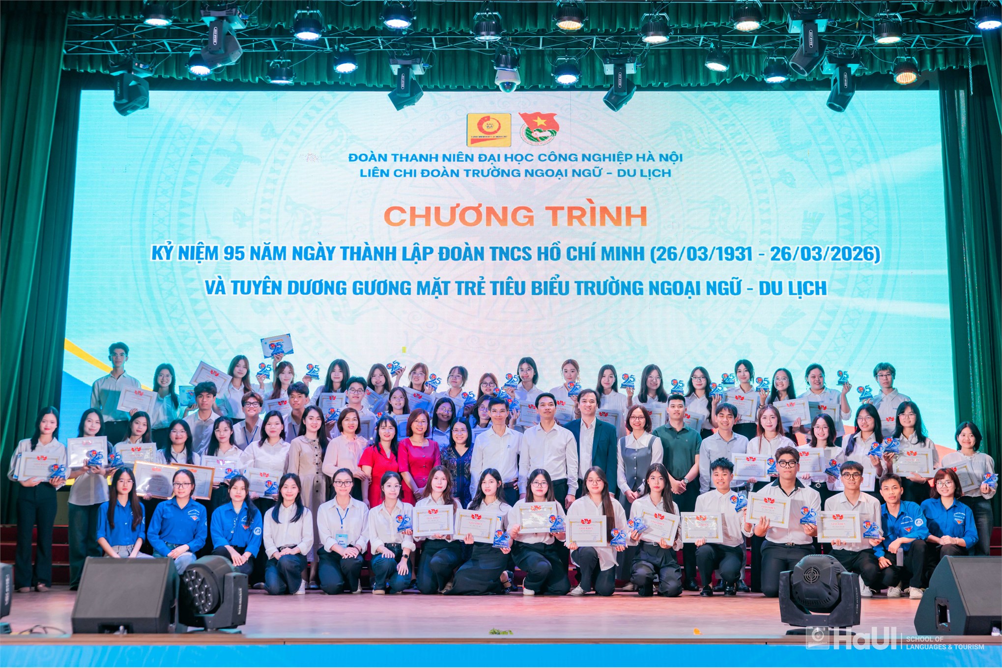 Kỷ niệm 95 năm Ngày thành lập Đoàn TNCS Hồ Chí Minh và tuyên dương gương mặt trẻ tiêu biểu Trường Ngoại ngữ - Du lịch