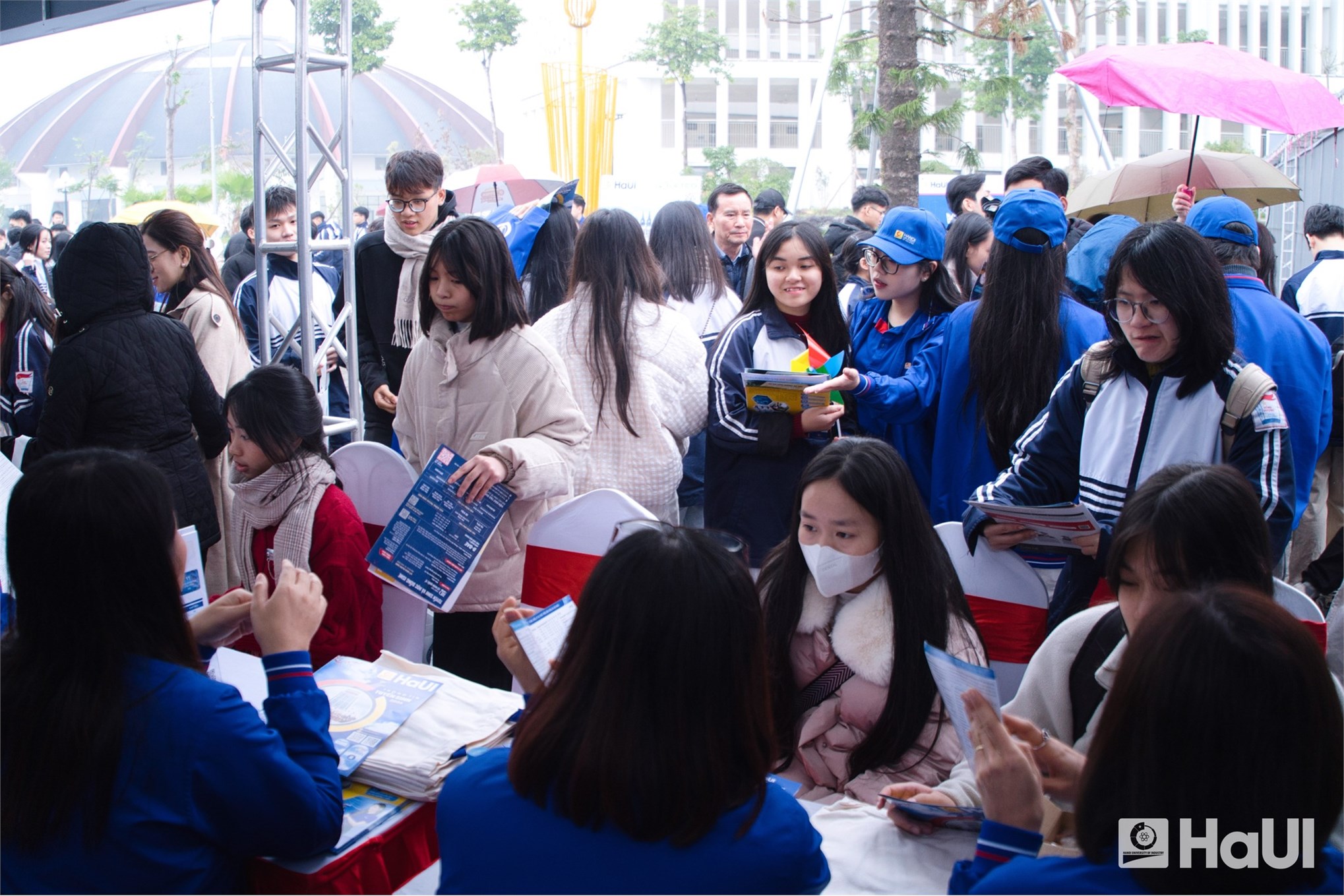 Trường Ngoại ngữ – Du lịch đồng hành cùng học sinh tại Phú Thọ và Ninh Bình trong Chương trình tư vấn tuyển sinh 2026