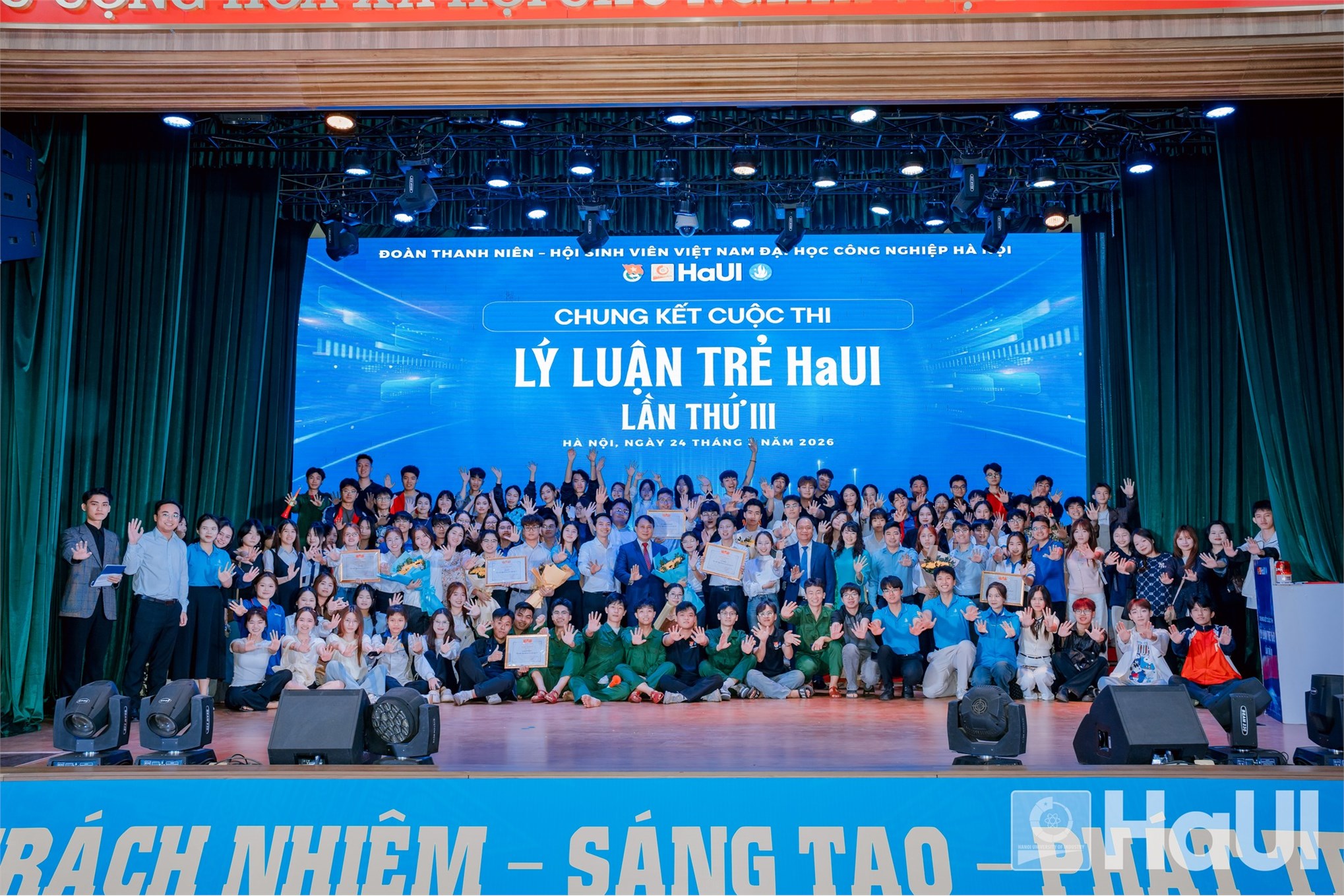 Sinh viên Trường Ngoại ngữ – Du lịch đạt giải Nhất Cuộc thi “Lý luận trẻ HaUI” lần thứ III