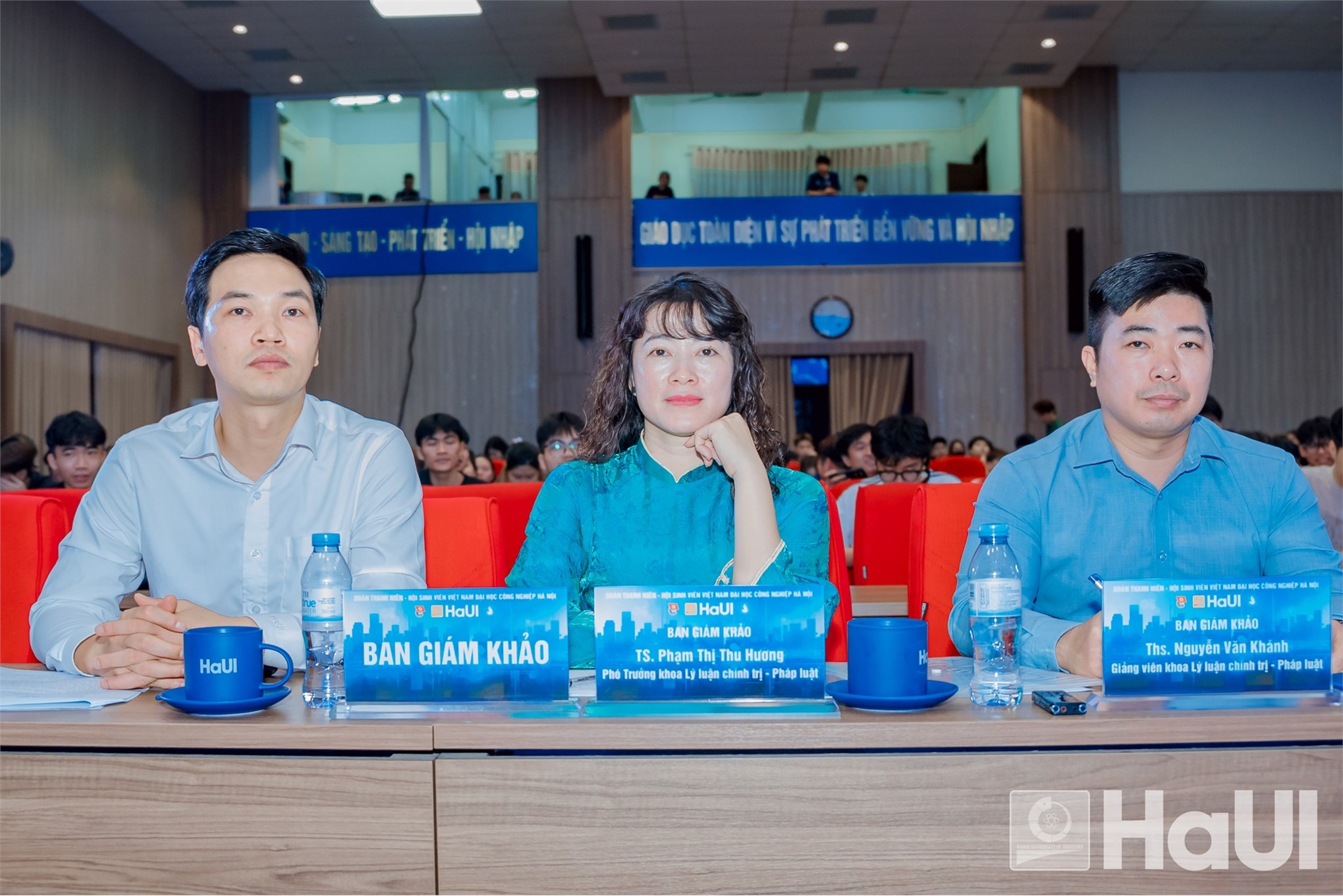 Sinh viên Trường Ngoại ngữ – Du lịch đạt giải Nhất Cuộc thi “Lý luận trẻ HaUI” lần thứ III