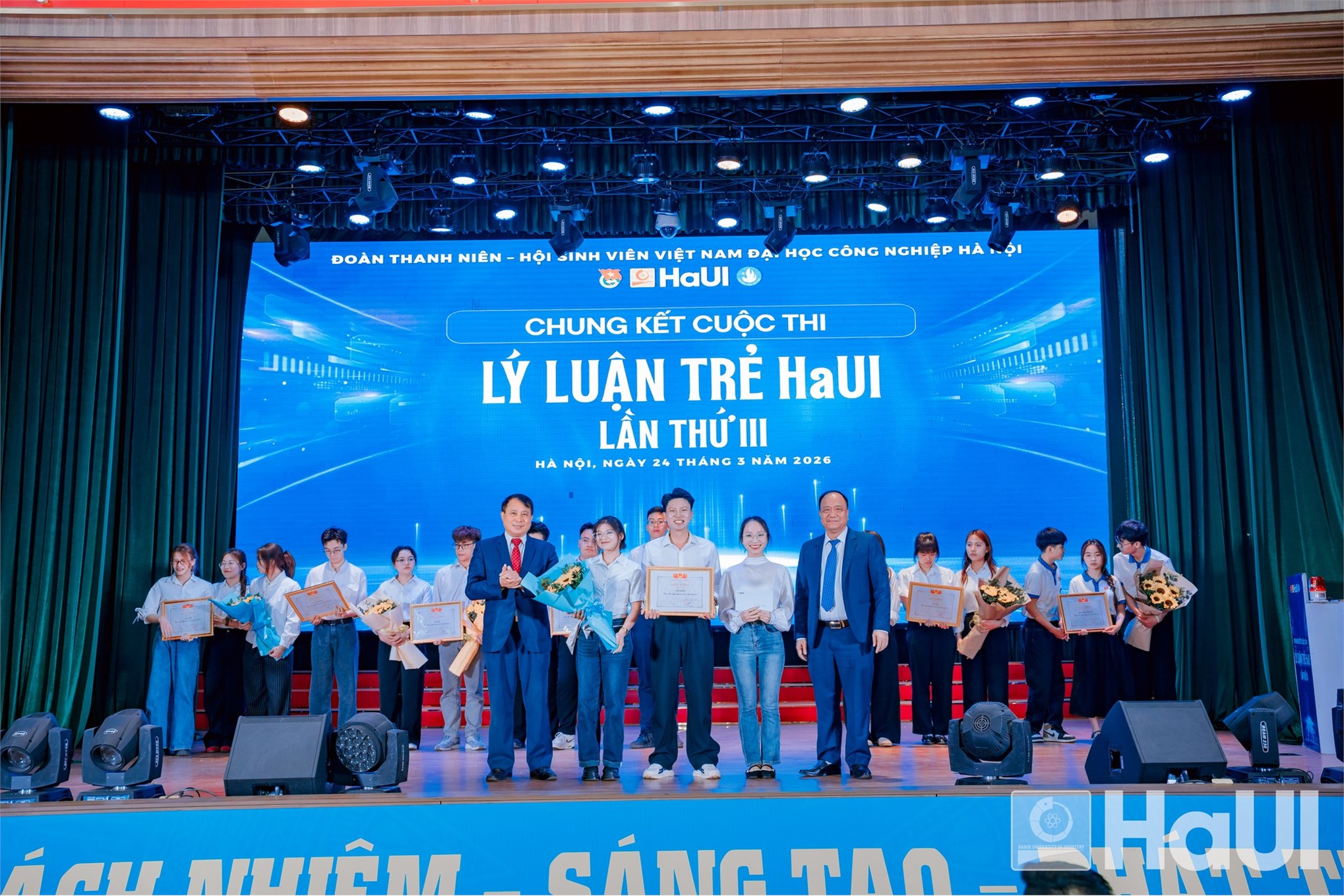 Sinh viên Trường Ngoại ngữ – Du lịch đạt giải Nhất Cuộc thi “Lý luận trẻ HaUI” lần thứ III