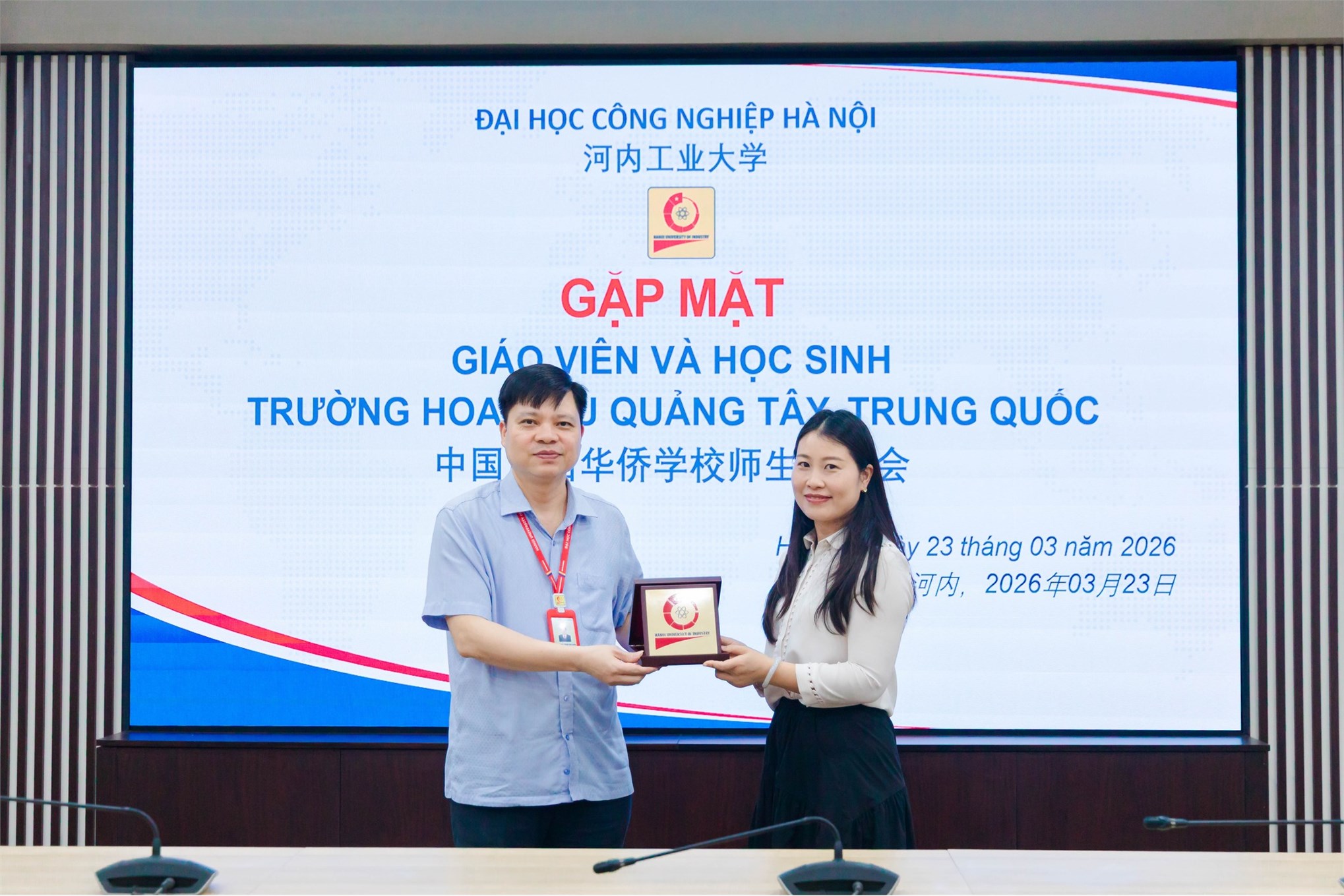 Trường Ngoại ngữ – Du lịch triển khai chương trình đào tạo tiếng Việt cho học sinh Trường Hoa Kiều Quảng Tây (Trung Quốc)