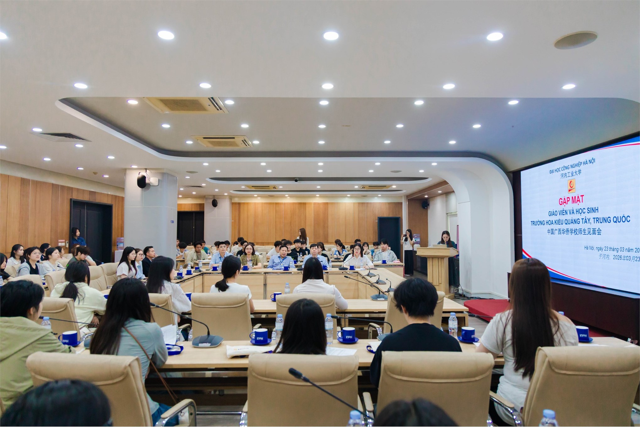 Trường Ngoại ngữ – Du lịch triển khai chương trình đào tạo tiếng Việt cho học sinh Trường Hoa Kiều Quảng Tây (Trung Quốc)