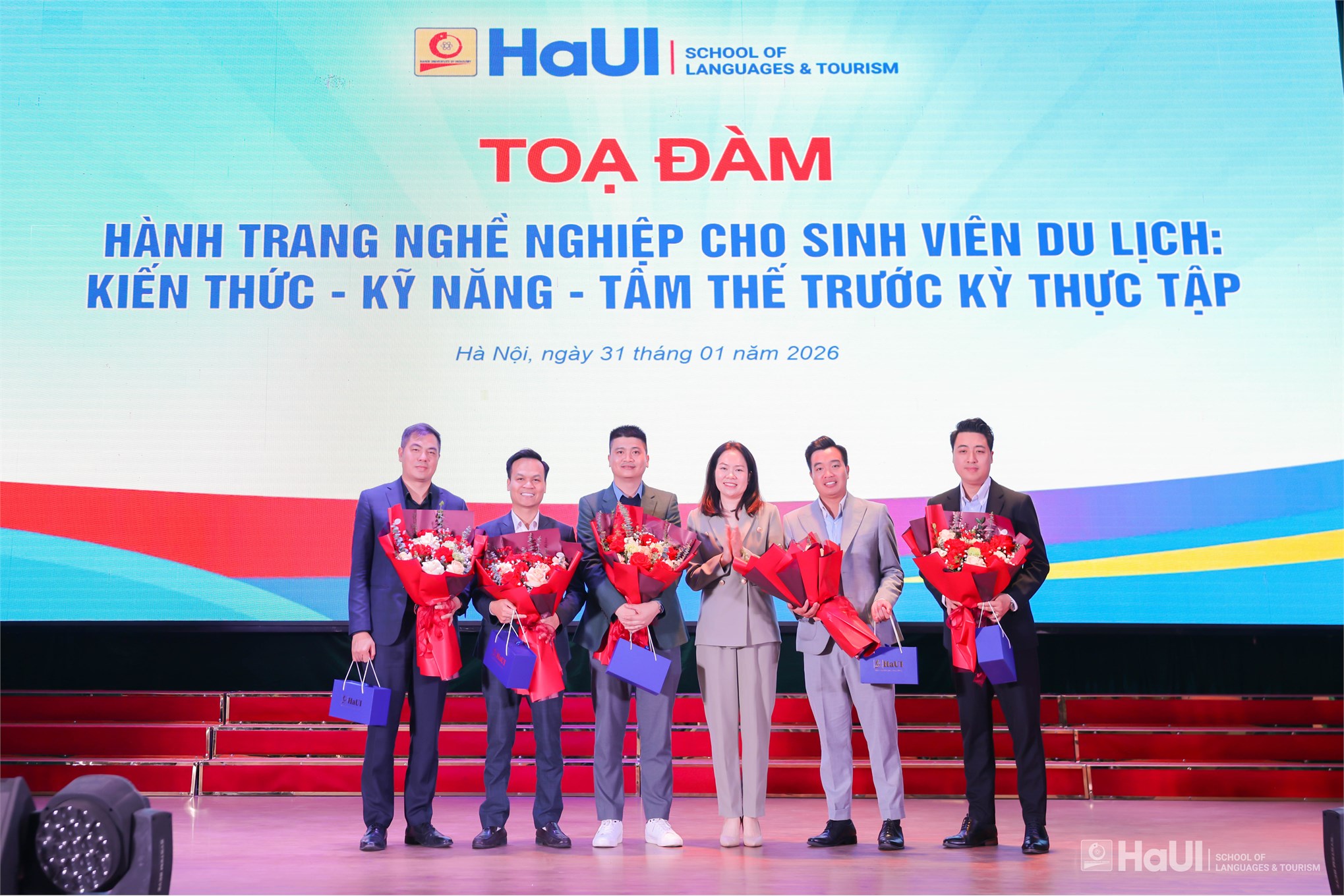 Trường Ngoại ngữ – Du lịch tổ chức tọa đàm “Hành trang nghề nghiệp cho sinh viên du lịch” trước kỳ thực tập