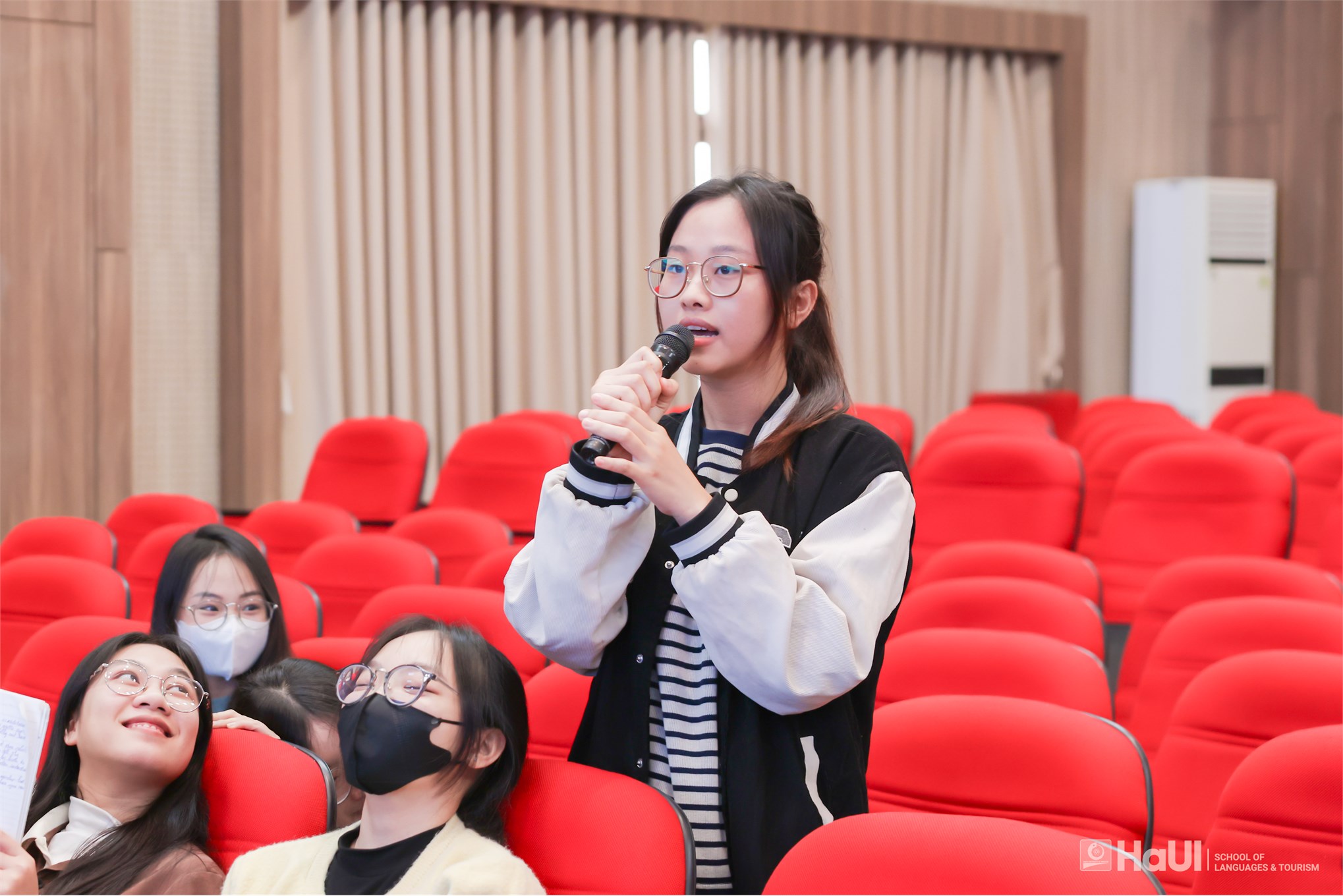 Trường Ngoại ngữ – Du lịch tổ chức tọa đàm “Hành trang nghề nghiệp cho sinh viên du lịch” trước kỳ thực tập