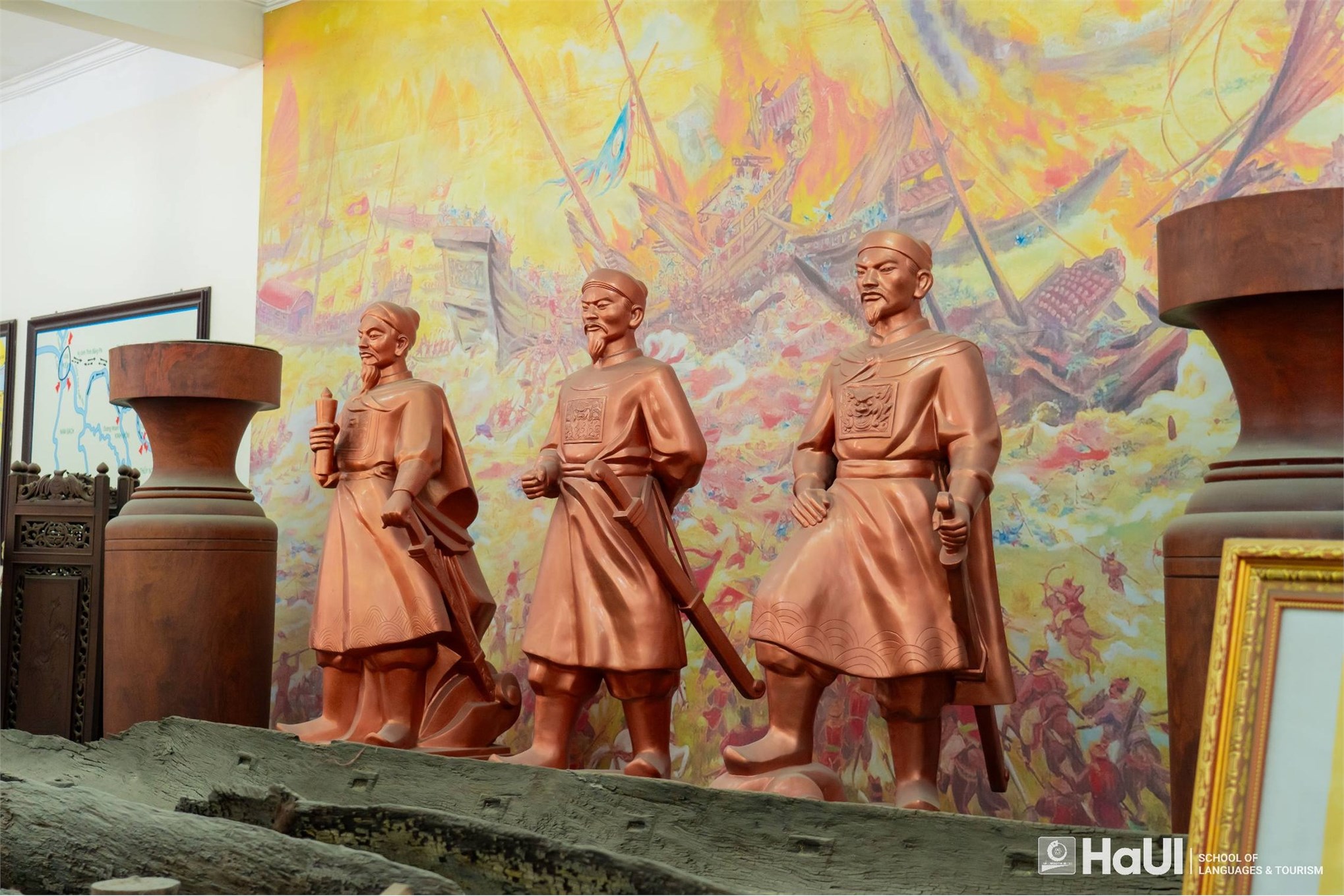 Chi bộ Ngoại ngữ – Du lịch 2 tổ chức sinh hoạt chuyên đề tháng 3 tại Khu di tích lịch sử Bạch Đằng Giang