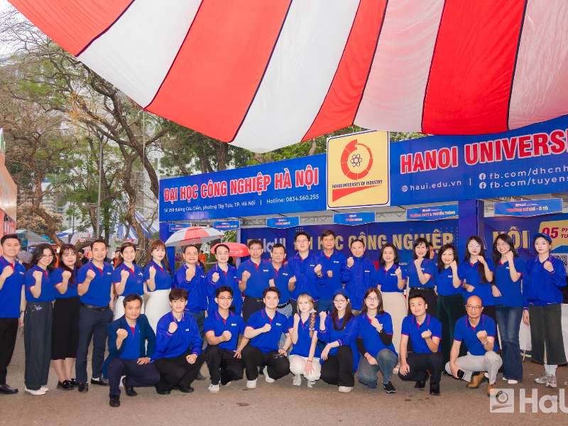 Học sinh Hà Nội hào hứng với chương trình đào tạo theo định hướng quốc tế hóa tại Trường Ngoại ngữ – Du lịch