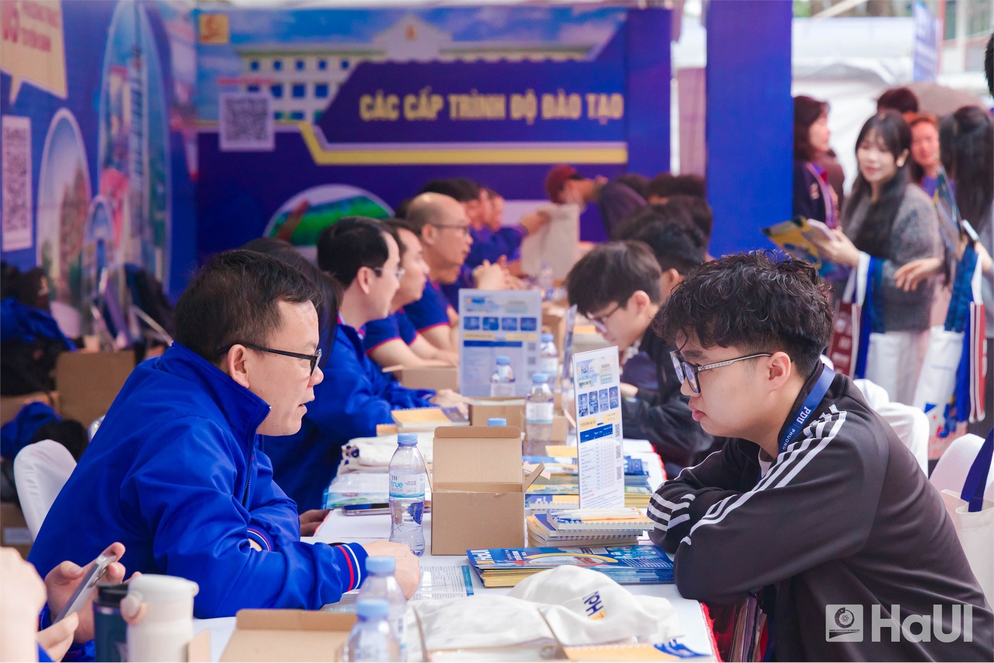 Học sinh Hà Nội hào hứng với chương trình đào tạo theo định hướng quốc tế hóa tại Trường Ngoại ngữ – Du lịch