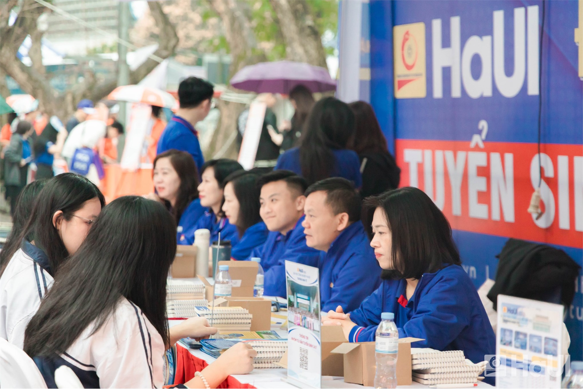 Học sinh Hà Nội hào hứng với chương trình đào tạo theo định hướng quốc tế hóa tại Trường Ngoại ngữ – Du lịch