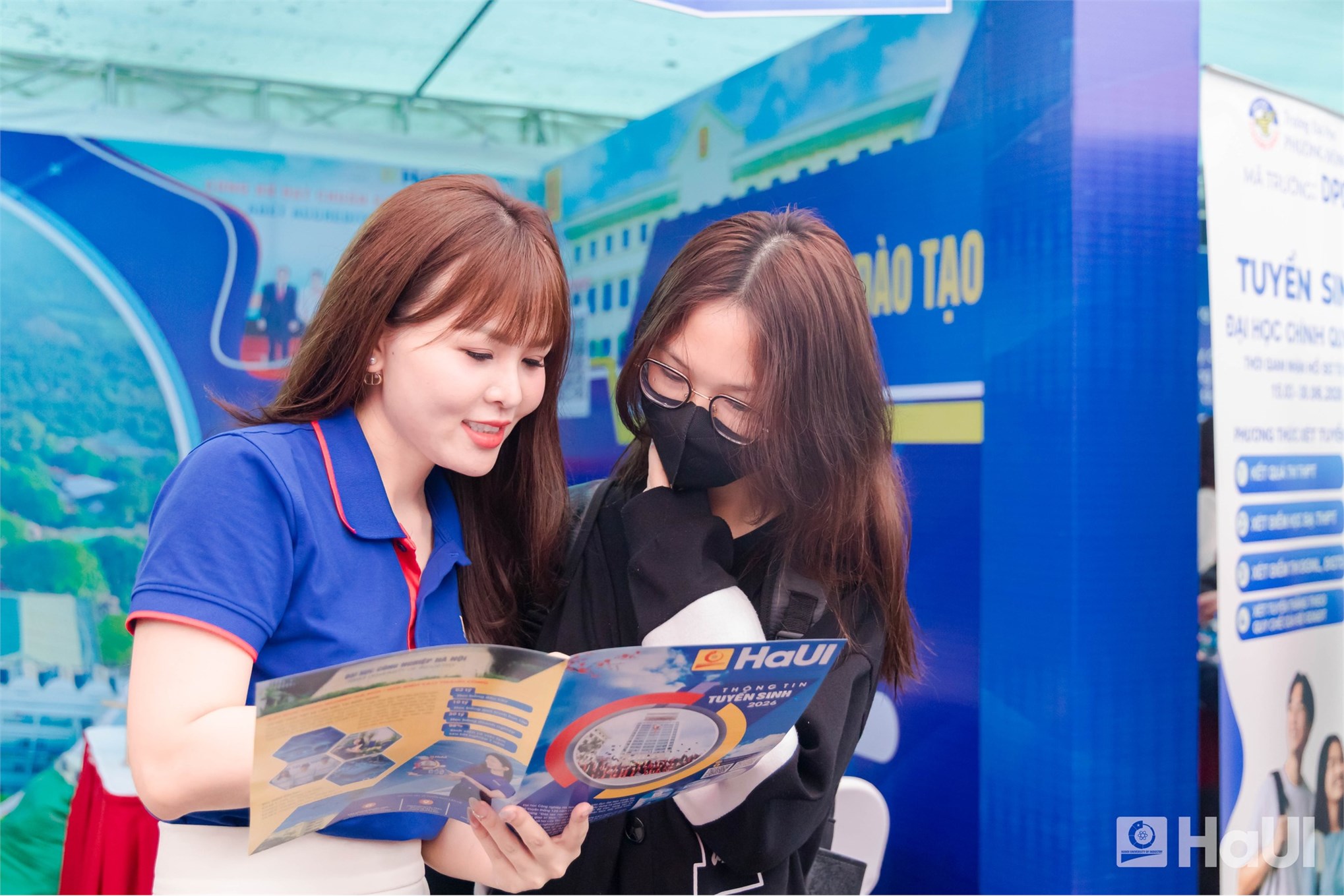 Học sinh Hà Nội hào hứng với chương trình đào tạo theo định hướng quốc tế hóa tại Trường Ngoại ngữ – Du lịch