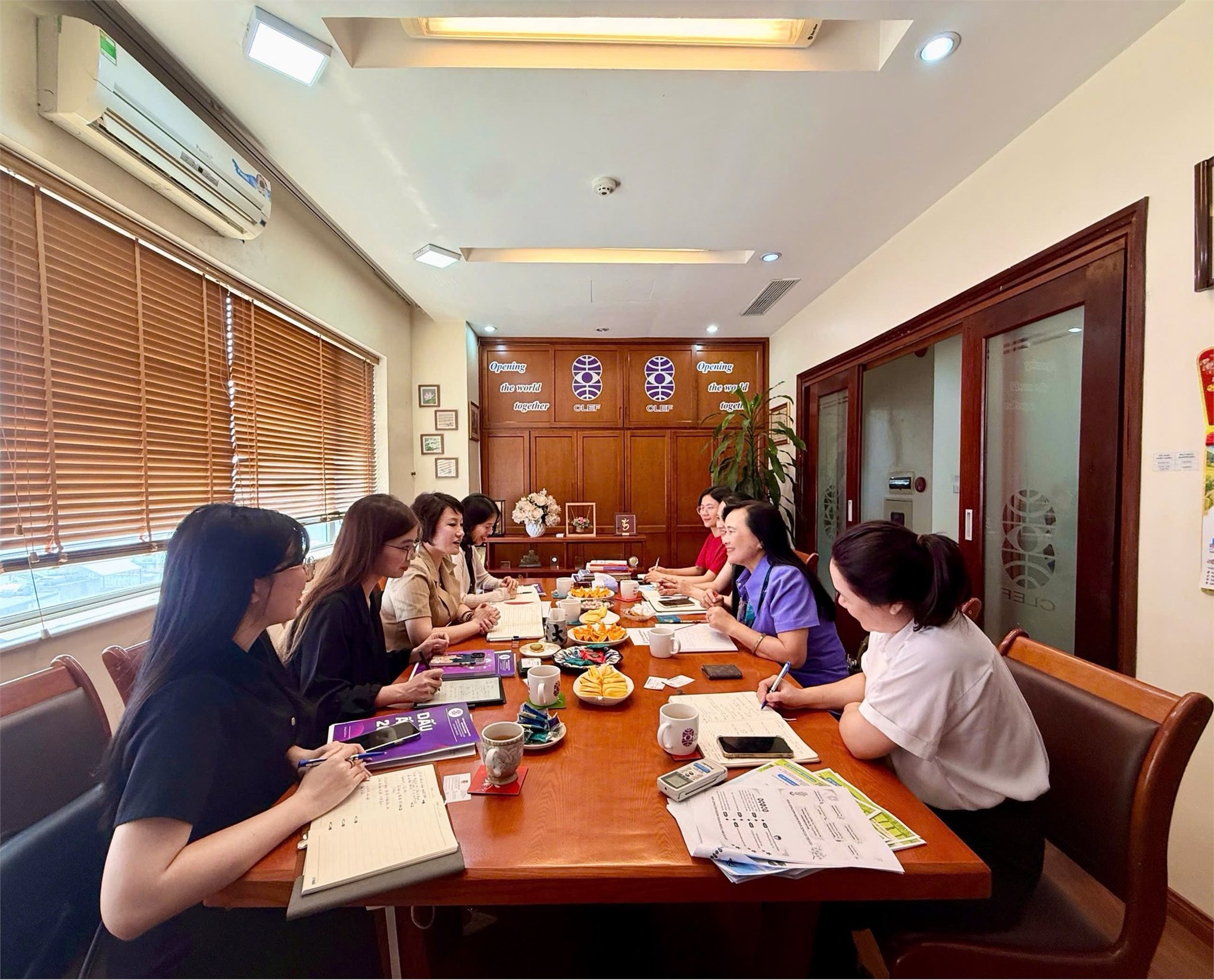 Khoa Ngôn ngữ Nhật Bản làm việc tại Viện CLEF về tăng cường kết nối học thuật và giao lưu văn hóa