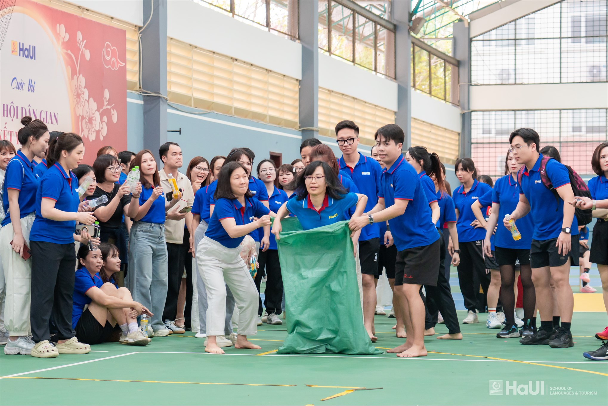 Công đoàn Trường Ngoại ngữ – Du lịch đạt giải Nhì toàn đoàn tại “Vui hội dân gian – Gắn kết yêu thương”