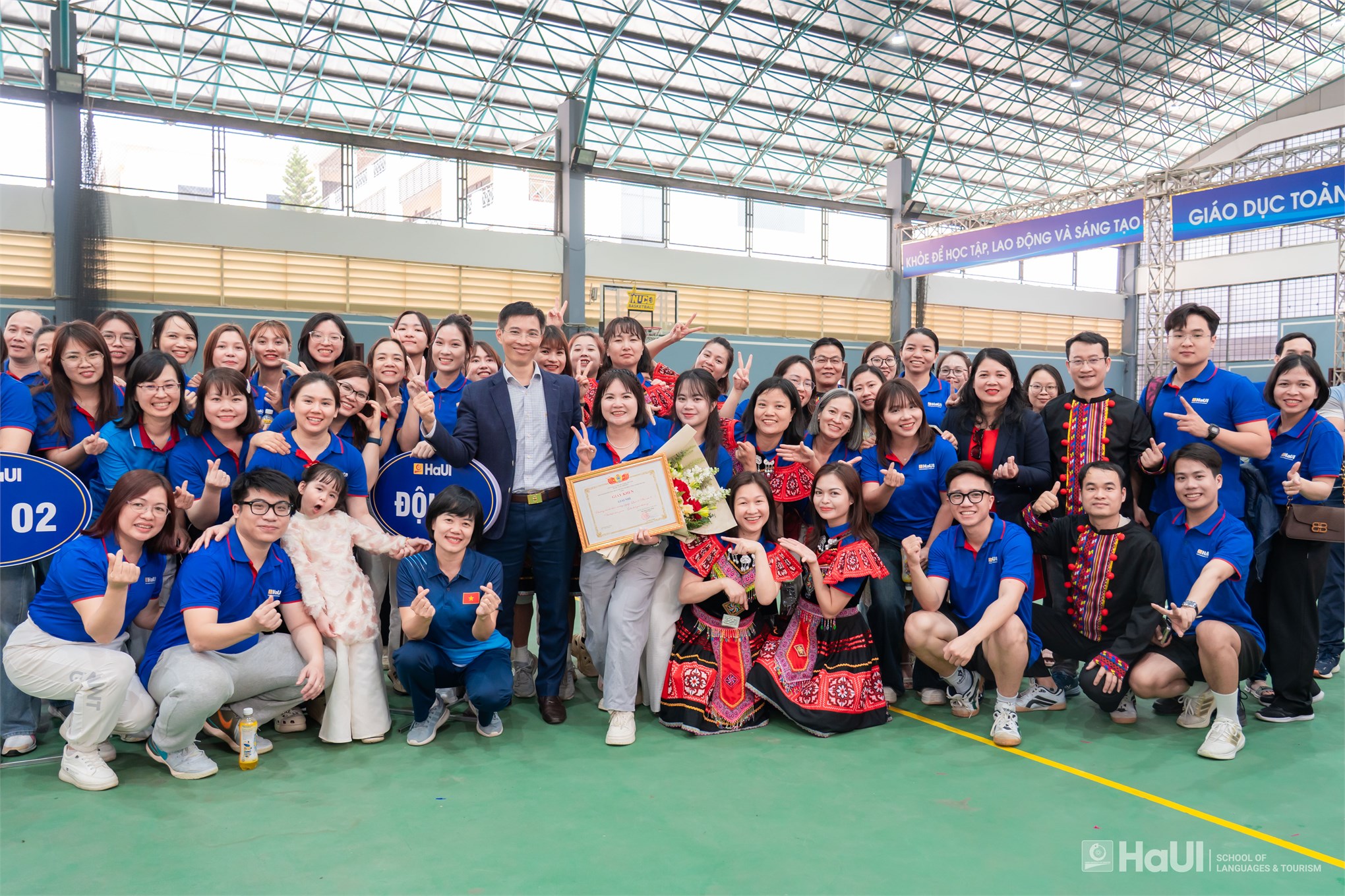 Công đoàn Trường Ngoại ngữ – Du lịch đạt giải Nhì toàn đoàn tại “Vui hội dân gian – Gắn kết yêu thương”