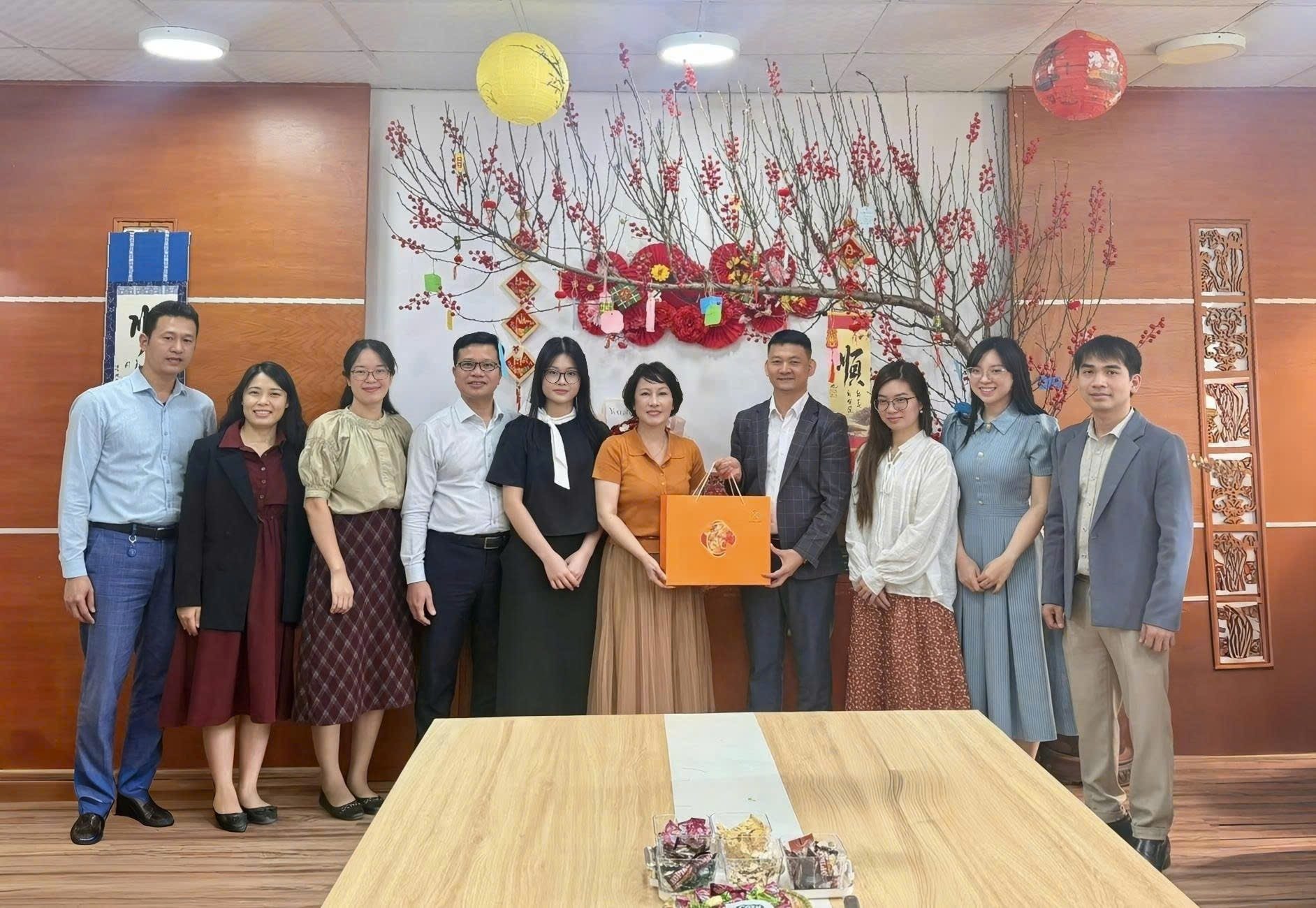 Khoa Ngôn ngữ Nhật Bản tiếp đón đoàn doanh nghiệp Kindai và công ty Nam Phong đến thăm và làm việc