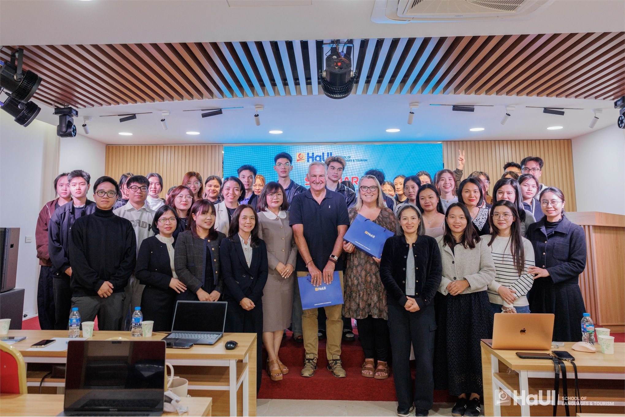 Khoa Quản trị Nhà hàng – Khách sạn tổ chức tọa đàm học thuật quốc tế về xu hướng “Transformation Economy” trong du lịch