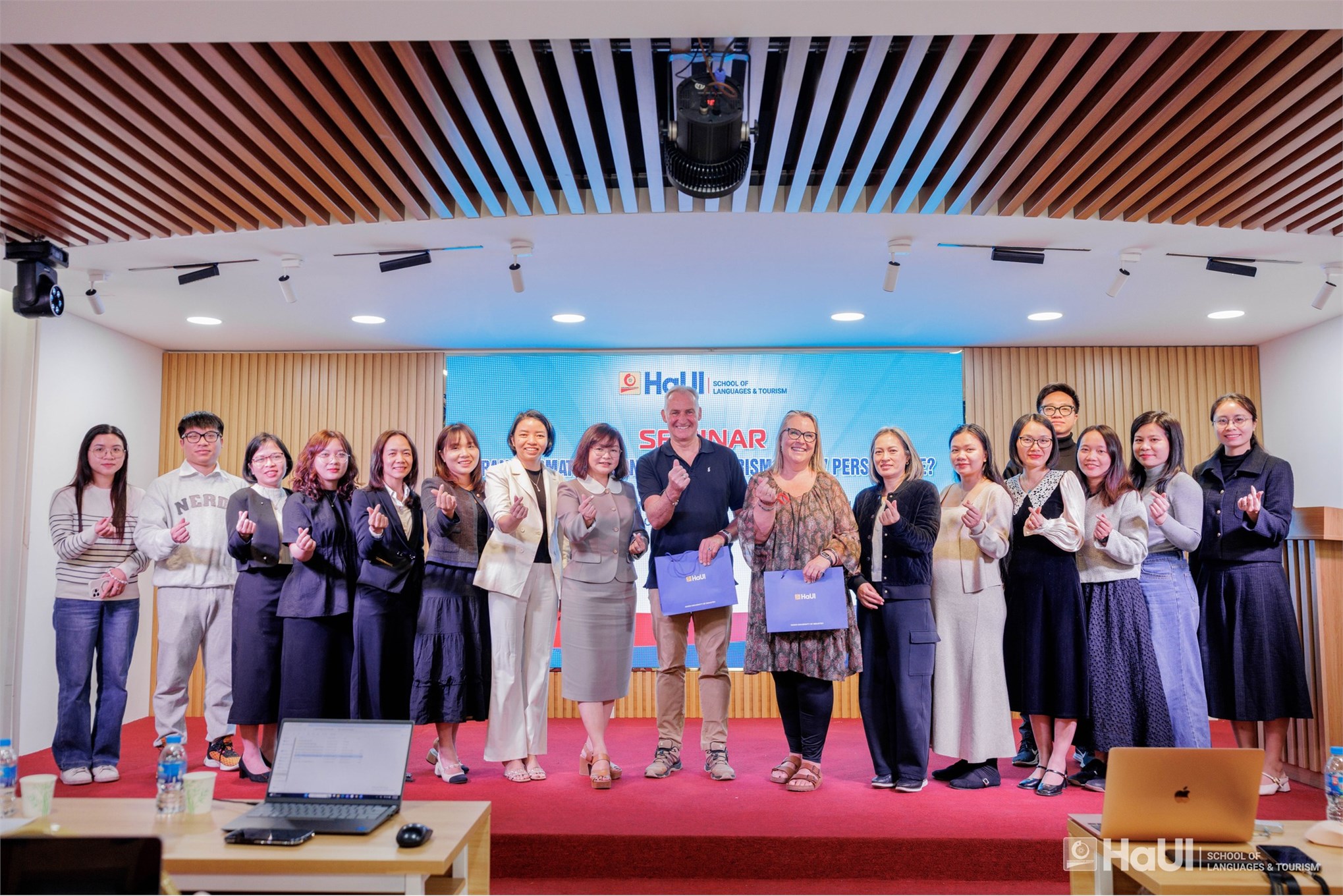 Khoa Quản trị Nhà hàng – Khách sạn tổ chức tọa đàm học thuật quốc tế về xu hướng “Transformation Economy” trong du lịch