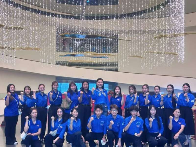 Tuổi trẻ Trường Ngoại ngữ – Du lịch hưởng ứng Tháng Thanh niên qua hành trình thực tế tại Bảo tàng Hà Nội