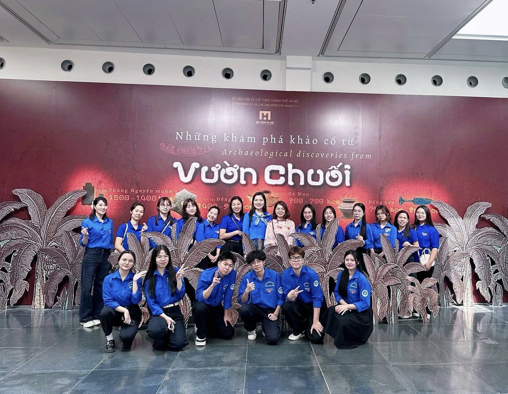 Sinh viên tình nguyện Trường Ngoại ngữ – Du lịch hưởng ứng Tháng Thanh niên qua hành trình thực tế tại Bảo tàng Hà Nội