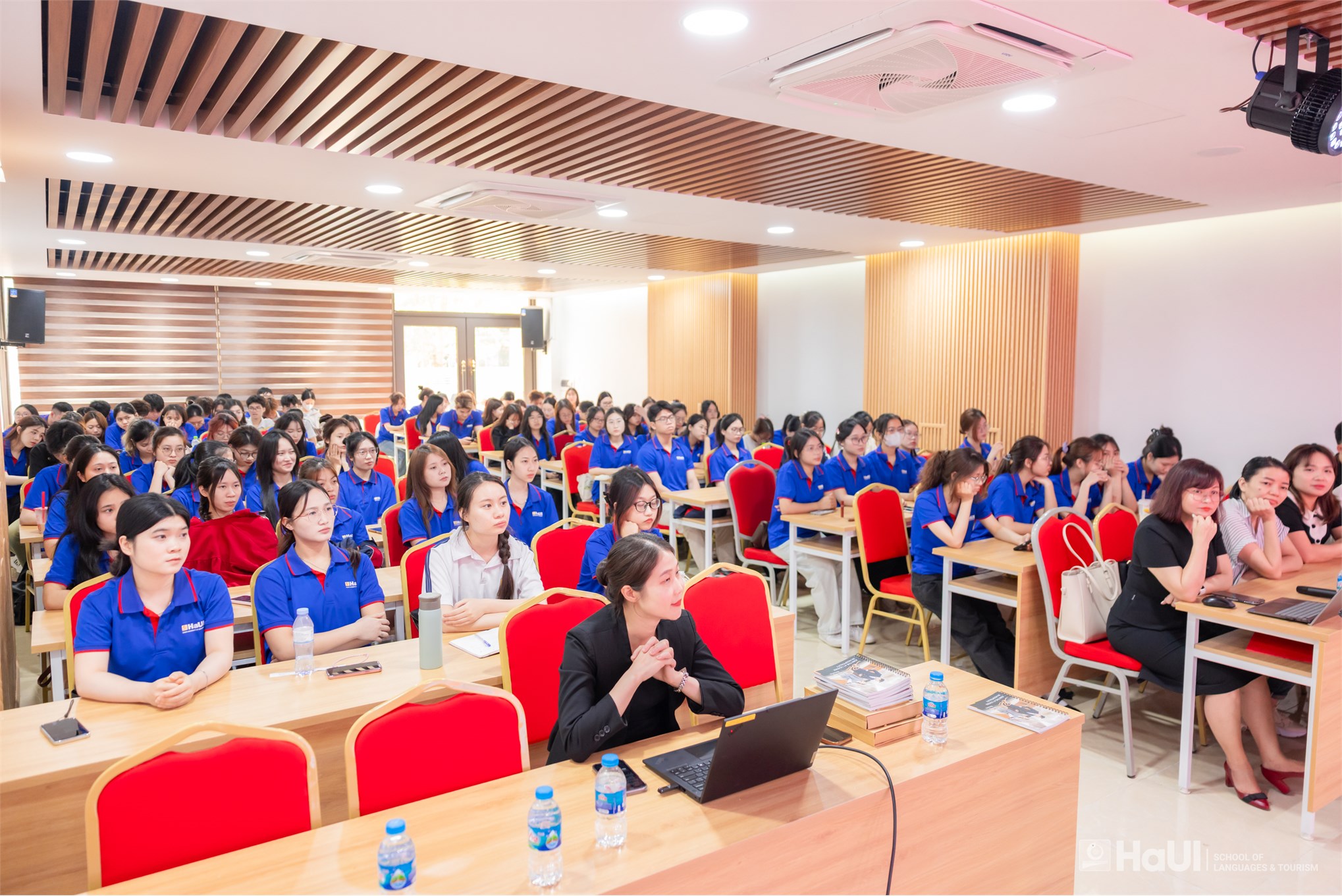 Tọa đàm cùng Marriott International: Gắn kết đào tạo với thực tiễn ngành khách sạn