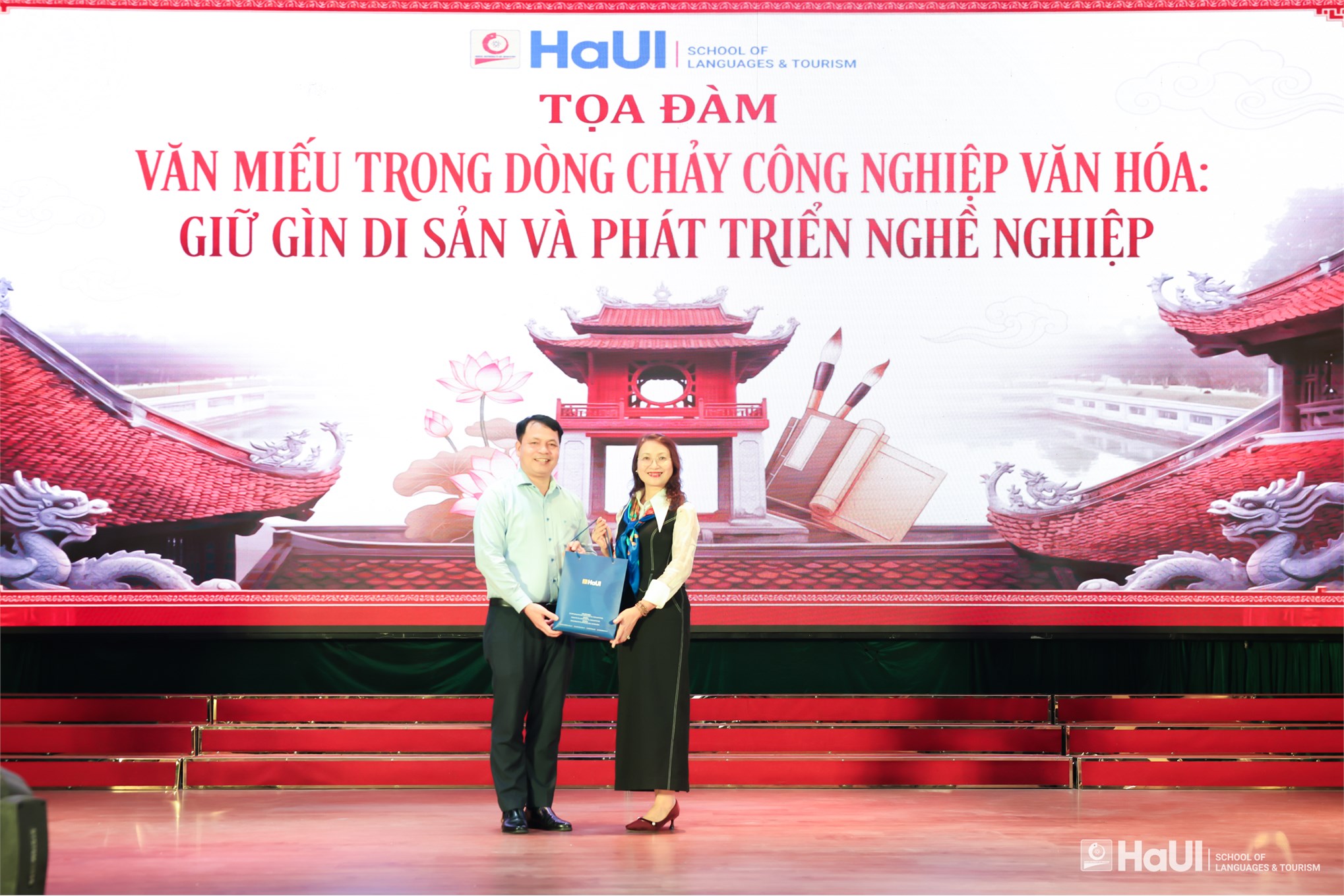 Tọa đàm Văn Miếu trong dòng chảy công nghiệp văn hóa: Giữ gìn di sản và phát triển nghề nghiệp