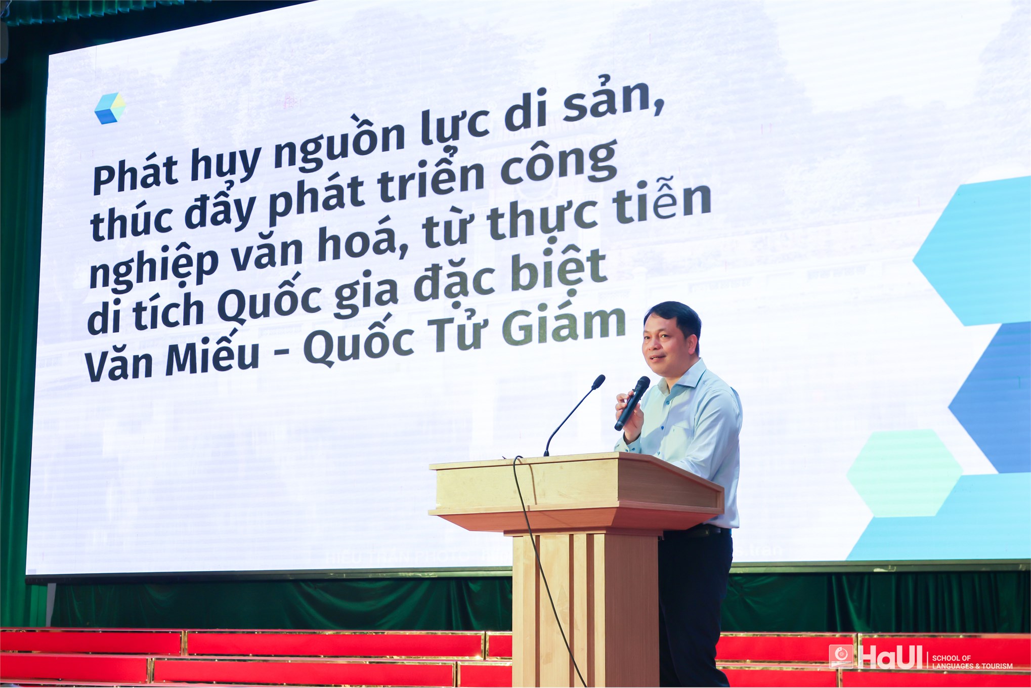 Tọa đàm Văn Miếu trong dòng chảy công nghiệp văn hóa: Giữ gìn di sản và phát triển nghề nghiệp