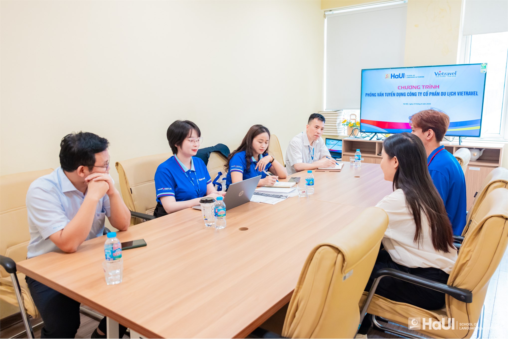 Trường Ngoại ngữ - Du lịch ký kết hợp tác với Công ty Cổ phần Du lịch Vietravel, mở rộng cơ hội thực tập và việc làm cho sinh viên