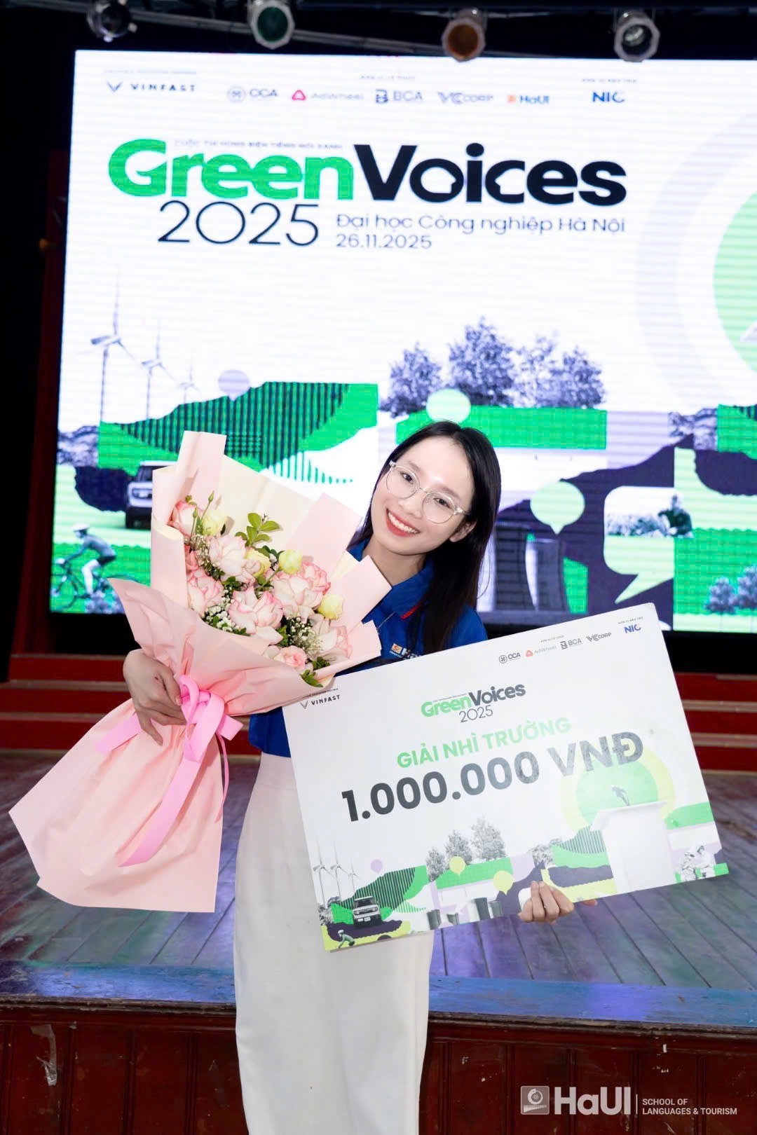 Nữ sinh Khoa Du lịch truyền cảm hứng từ hành trình vượt khó và ghi dấu ấn bằng nhiều thành tích nổi bật