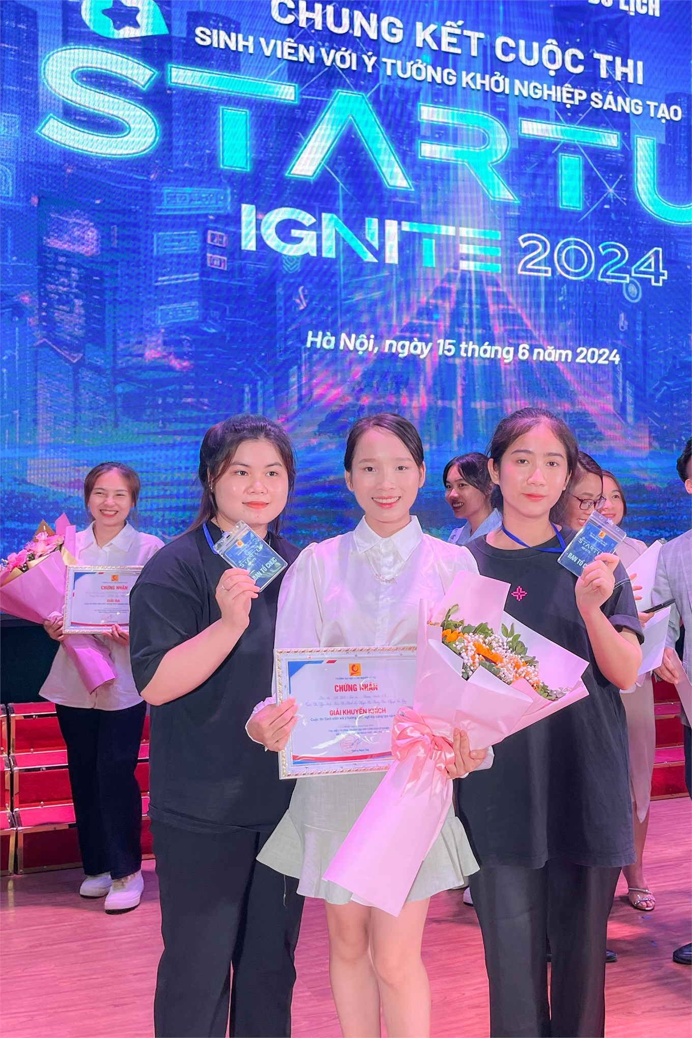 Nữ sinh Khoa Du lịch truyền cảm hứng từ hành trình vượt khó và ghi dấu ấn bằng nhiều thành tích nổi bật