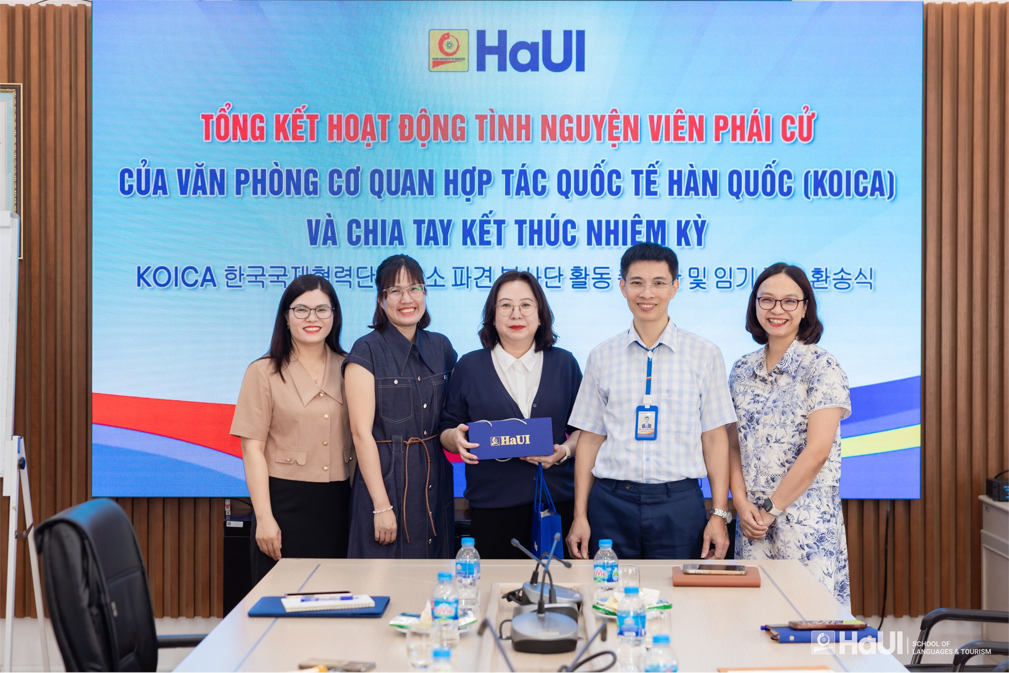 Trường Ngoại ngữ – Du lịch tri ân tình nguyện viên KOICA Lee Soo Sun sau 2 năm công tác tại HaUI