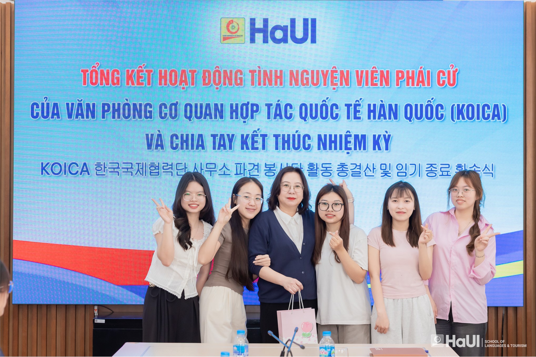 Trường Ngoại ngữ – Du lịch tri ân tình nguyện viên KOICA Lee Soo Sun sau 2 năm công tác tại HaUI