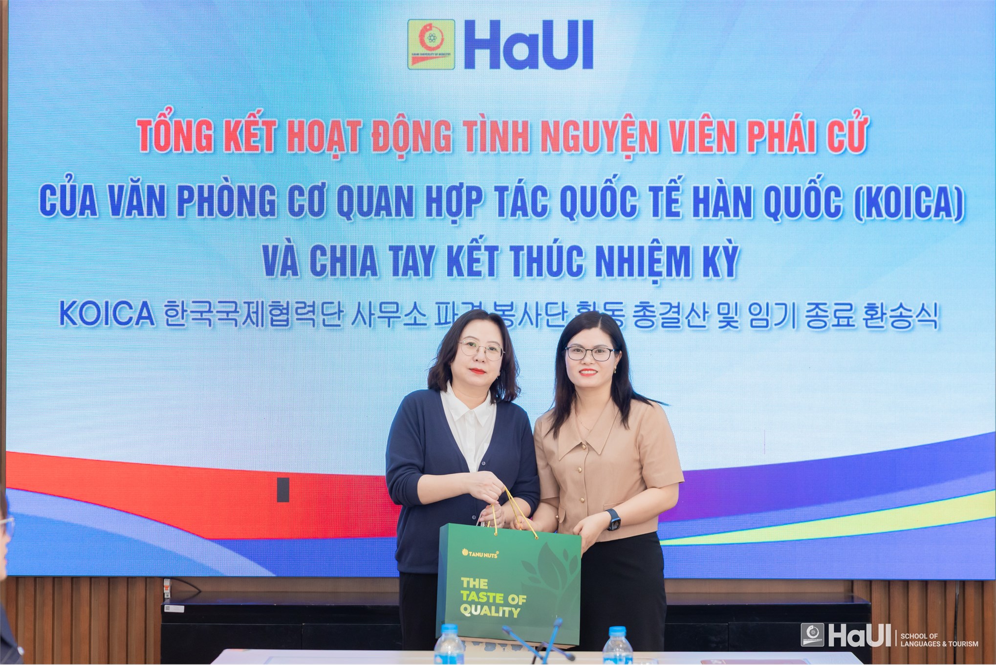 Trường Ngoại ngữ – Du lịch tri ân tình nguyện viên KOICA Lee Soo Sun sau 2 năm công tác tại HaUI
