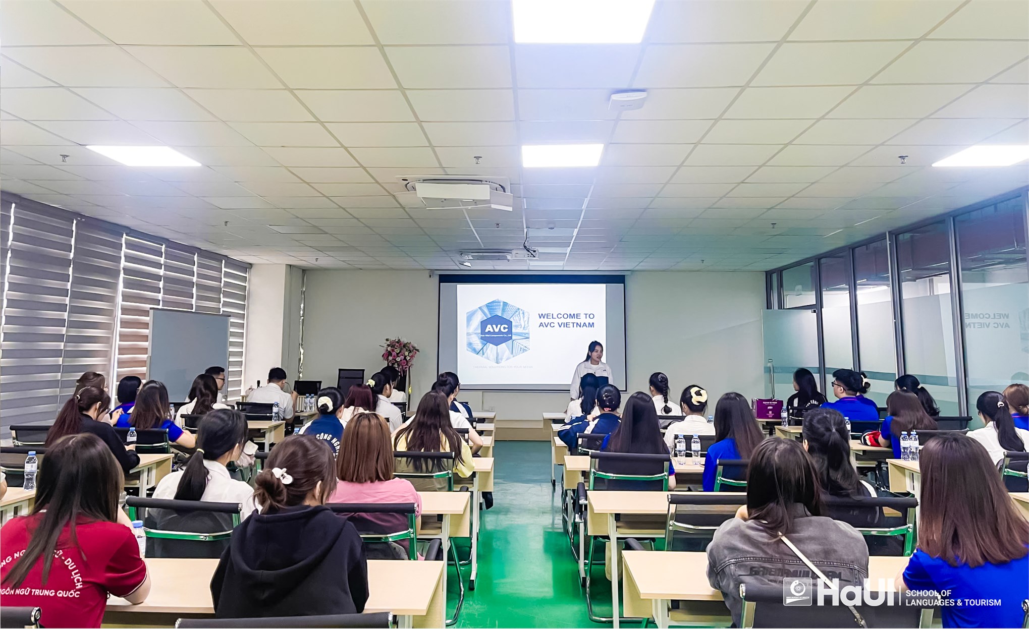 Sinh viên Khoa Ngôn ngữ Trung Quốc tham quan, trải nghiệm thực tế tại Công ty TNHH Khoa học kỹ thuật AVC Việt Nam