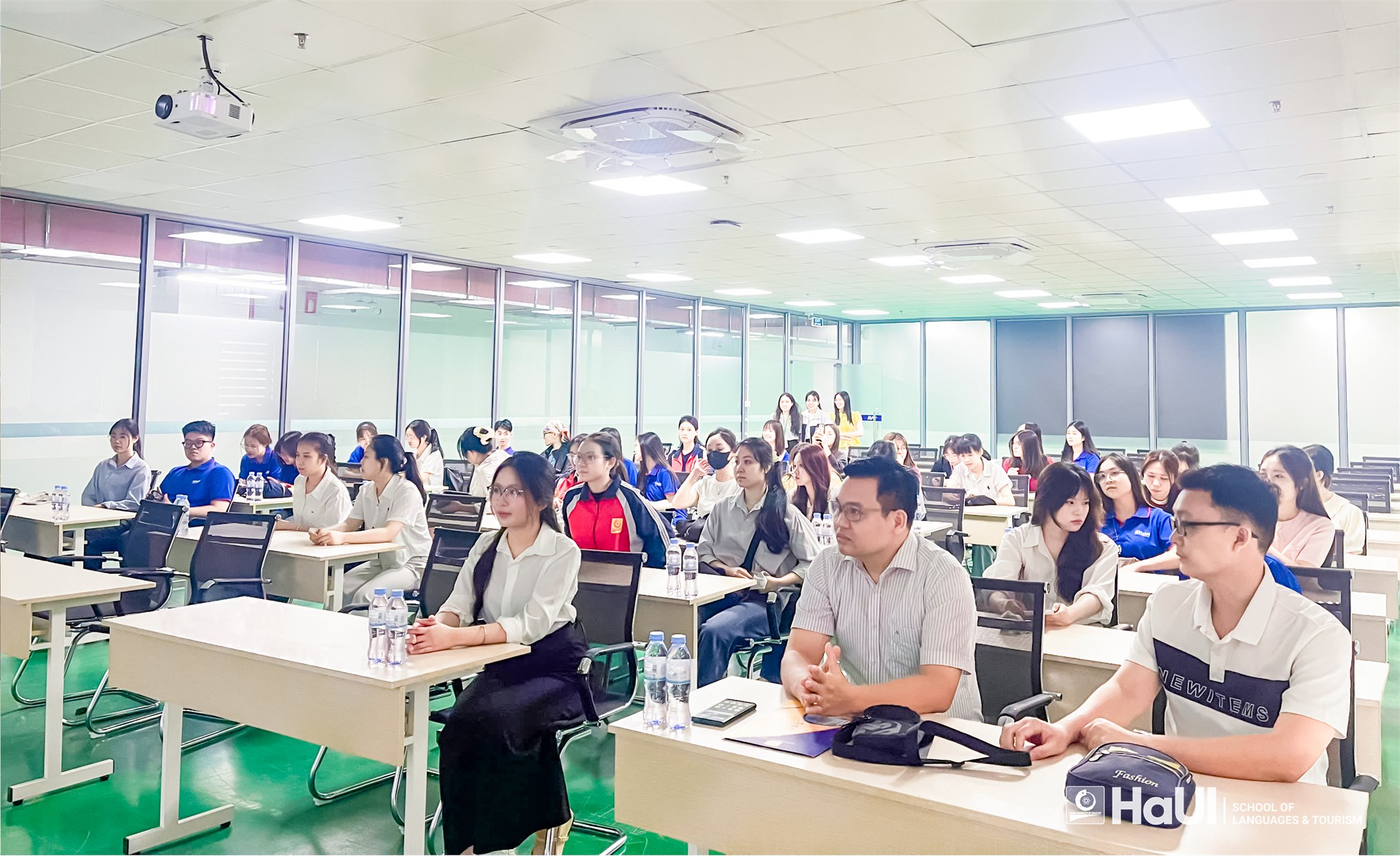 Sinh viên Khoa Ngôn ngữ Trung Quốc tham quan, trải nghiệm thực tế tại Công ty TNHH Khoa học kỹ thuật AVC Việt Nam