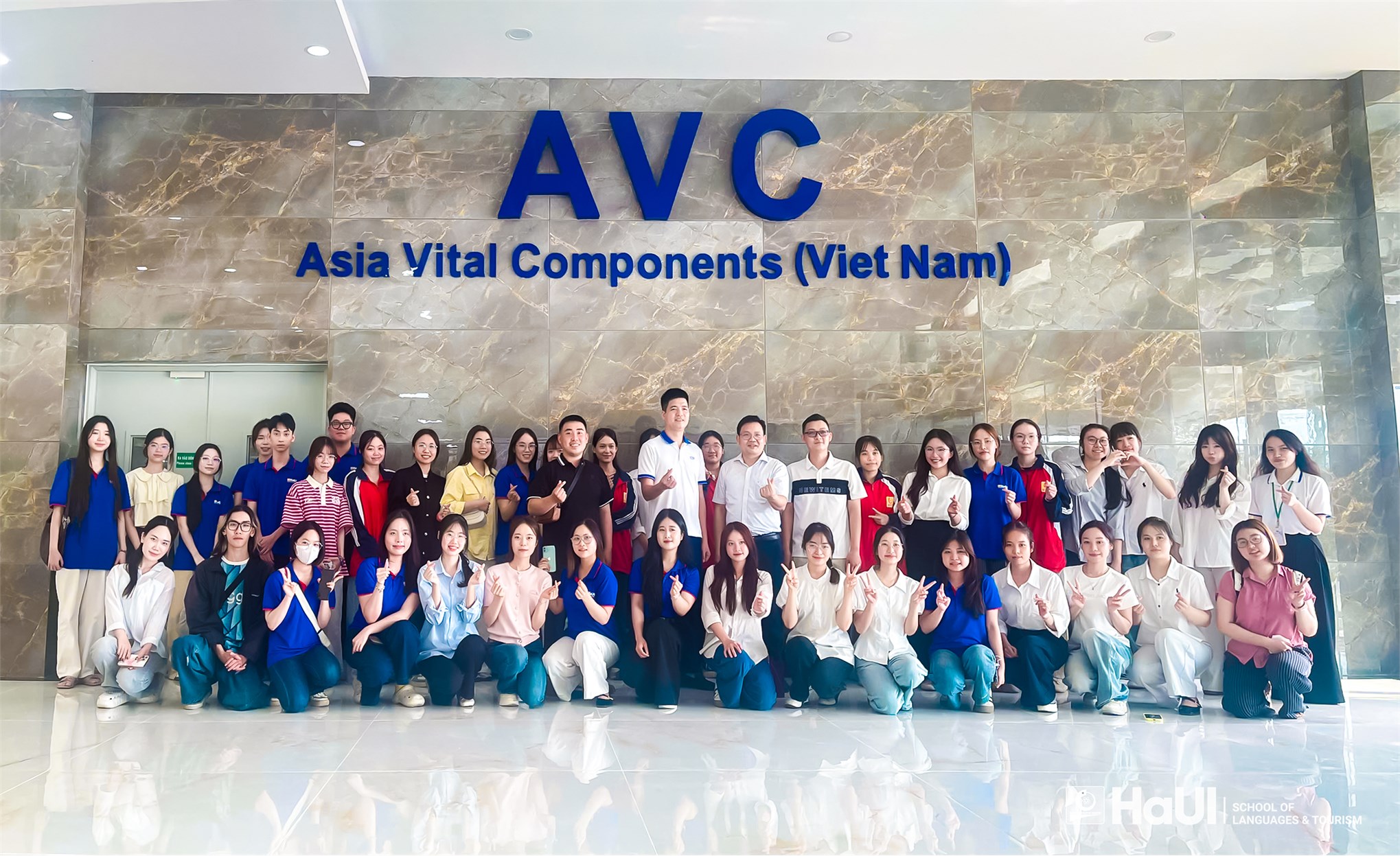 Sinh viên Khoa Ngôn ngữ Trung Quốc tham quan, trải nghiệm thực tế tại Công ty TNHH Khoa học kỹ thuật AVC Việt Nam