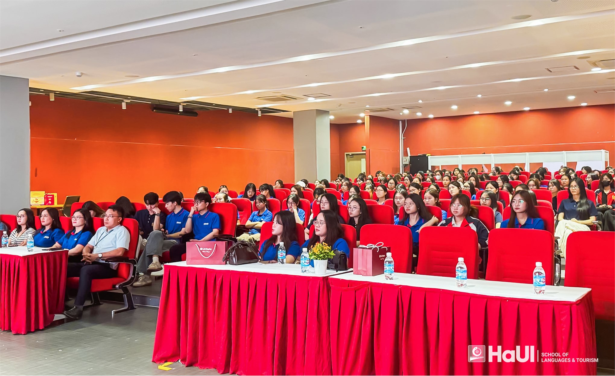 Sinh viên Khoa Ngôn ngữ Hàn Quốc tham quan, trải nghiệm thực tế tại Công ty TNHH LG Display Việt Nam Hải Phòng