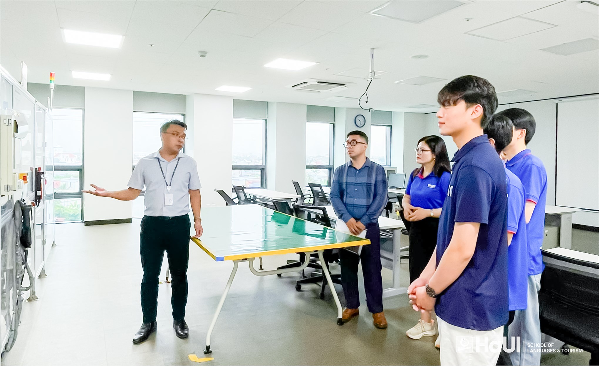 Sinh viên Khoa Ngôn ngữ Hàn Quốc tham quan, trải nghiệm thực tế tại Công ty TNHH LG Display Việt Nam Hải Phòng