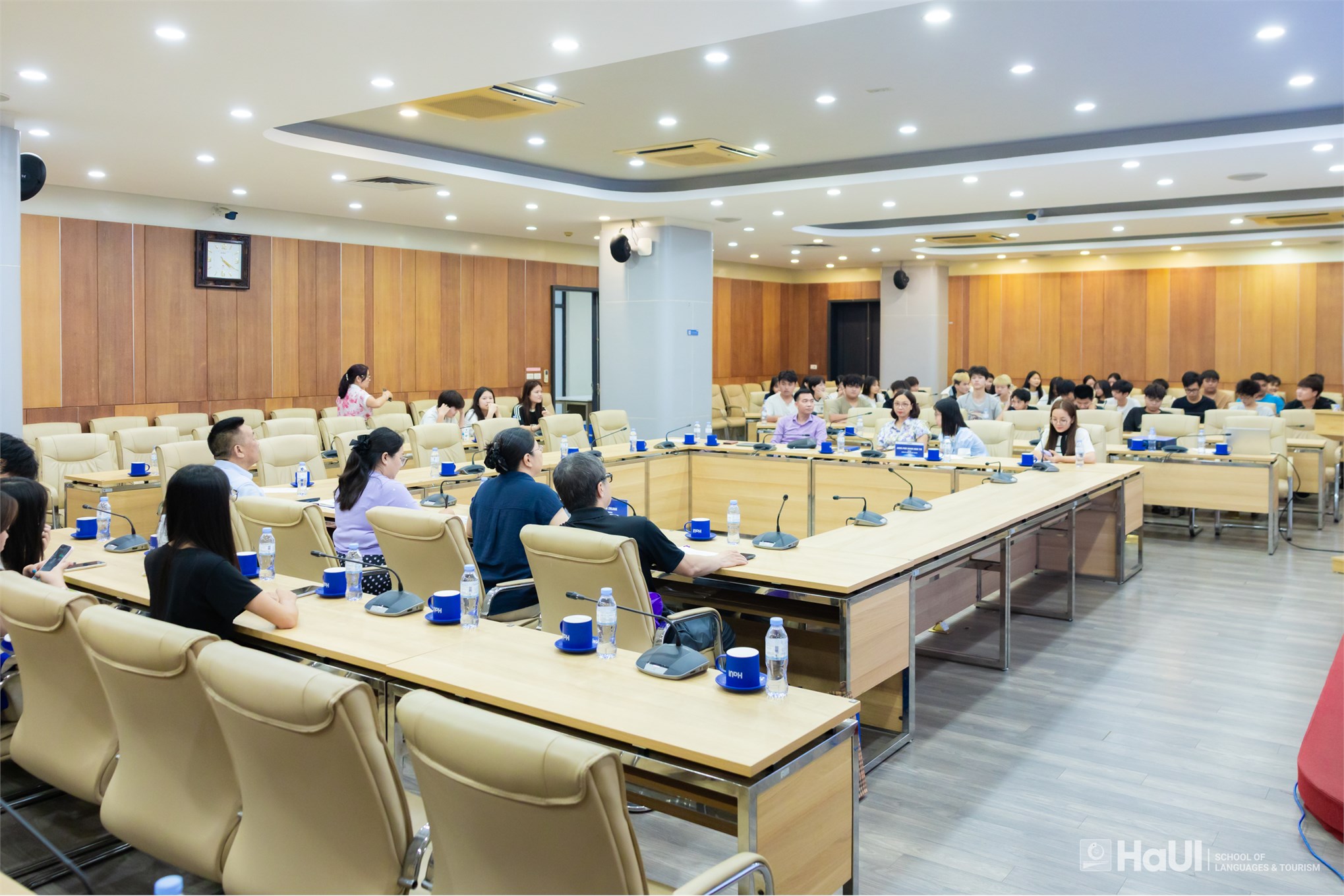 Trường Ngoại ngữ - Du lịch làm việc với Trường Hoa Kiều Quảng Tây, Trung Quốc: Tăng cường kết nối giáo dục và giao lưu văn hóa Việt - Trung