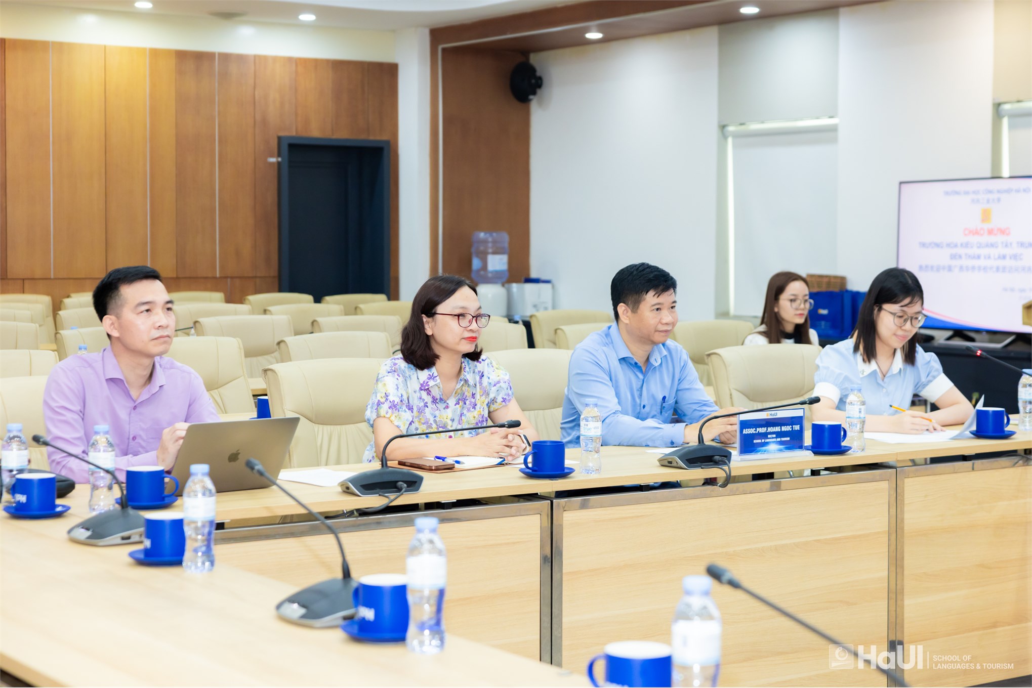 Trường Ngoại ngữ - Du lịch làm việc với Trường Hoa Kiều Quảng Tây, Trung Quốc: Tăng cường kết nối giáo dục và giao lưu văn hóa Việt - Trung