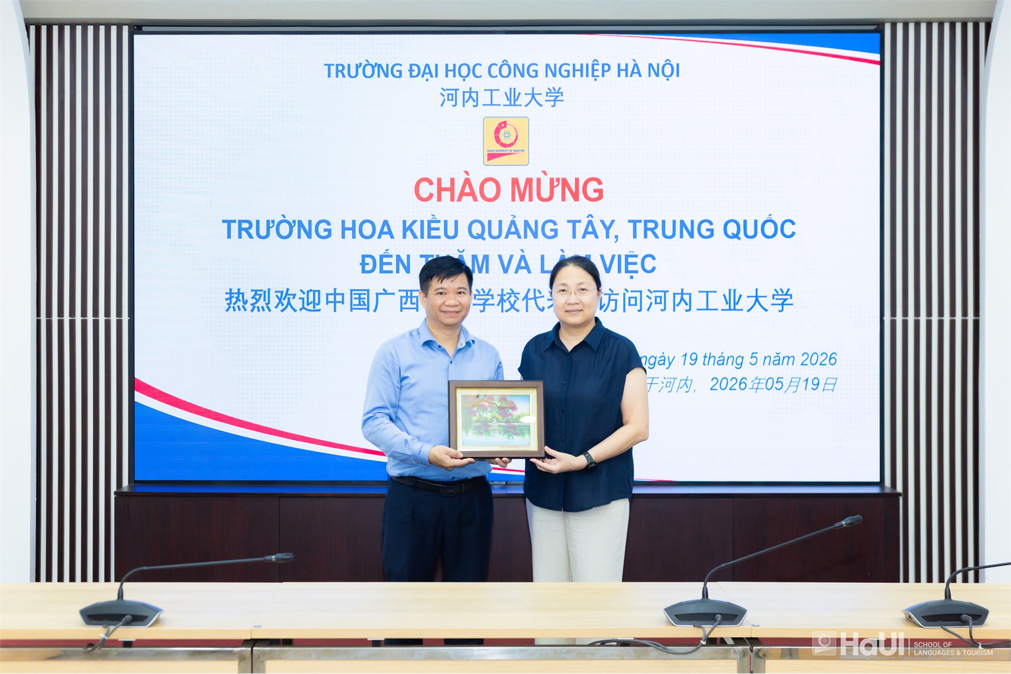 Trường Ngoại ngữ - Du lịch làm việc với Trường Hoa Kiều Quảng Tây, Trung Quốc: Tăng cường kết nối giáo dục và giao lưu văn hóa Việt - Trung